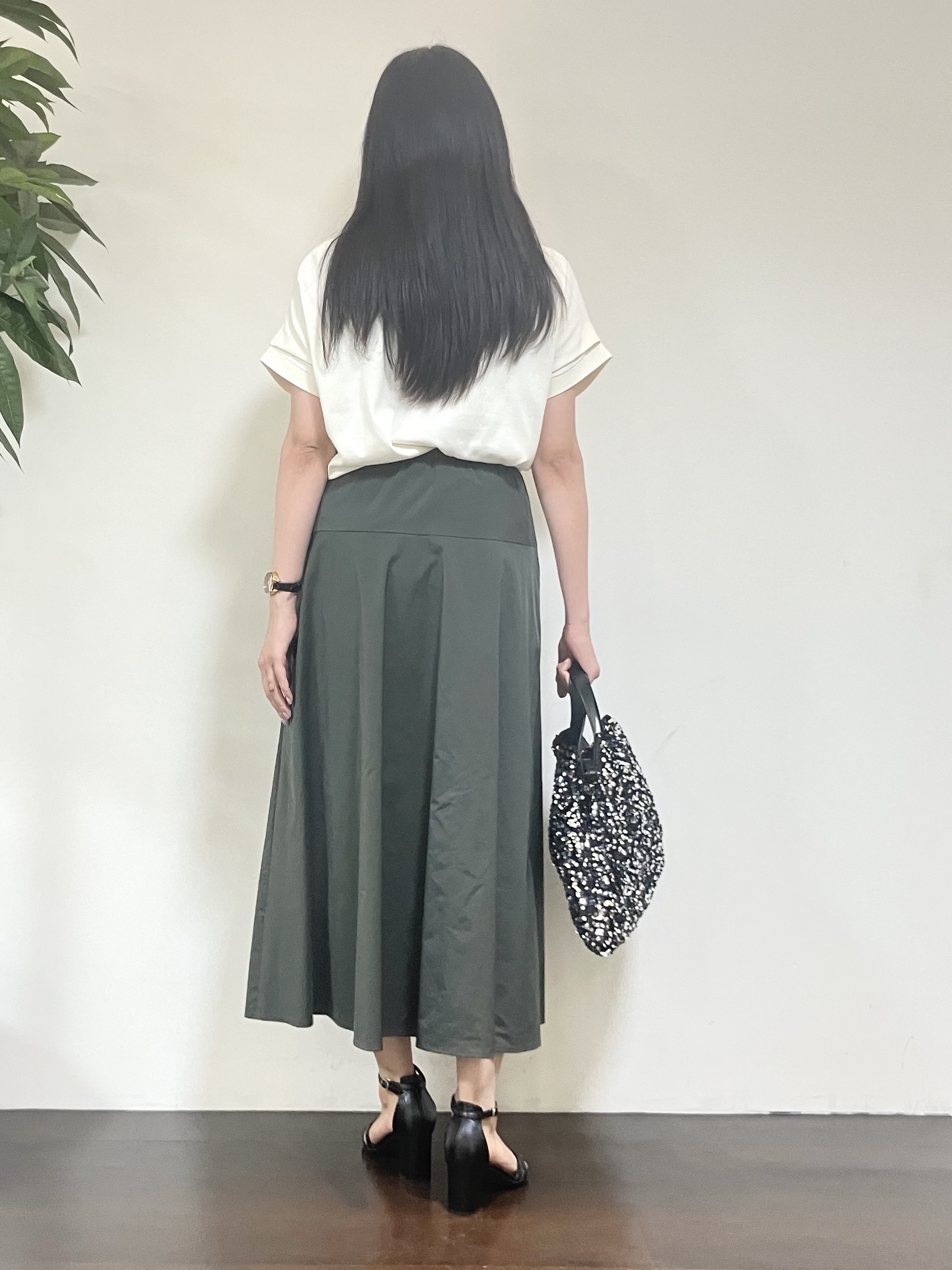カレンさんの「UNTITLED｜【肌に張りつきにくい/前後2WAY】ドライタッチコットンプルオーバー」を使ったコーディネート
