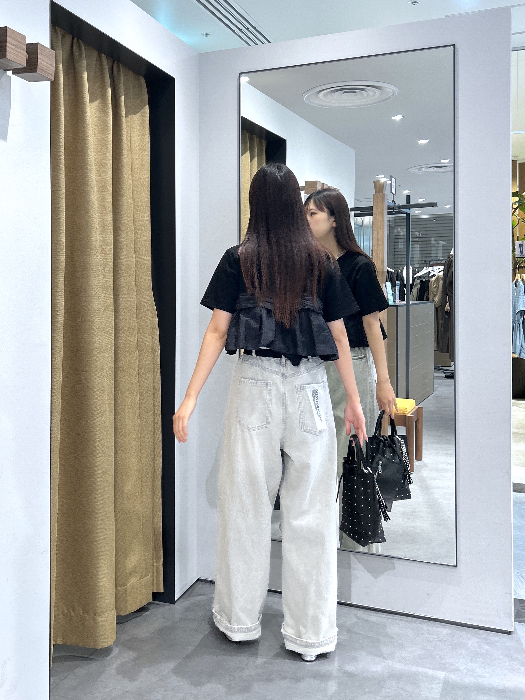 Renoさんの「INDIVI｜ツイストドッキングTシャツ」を使ったコーディネート