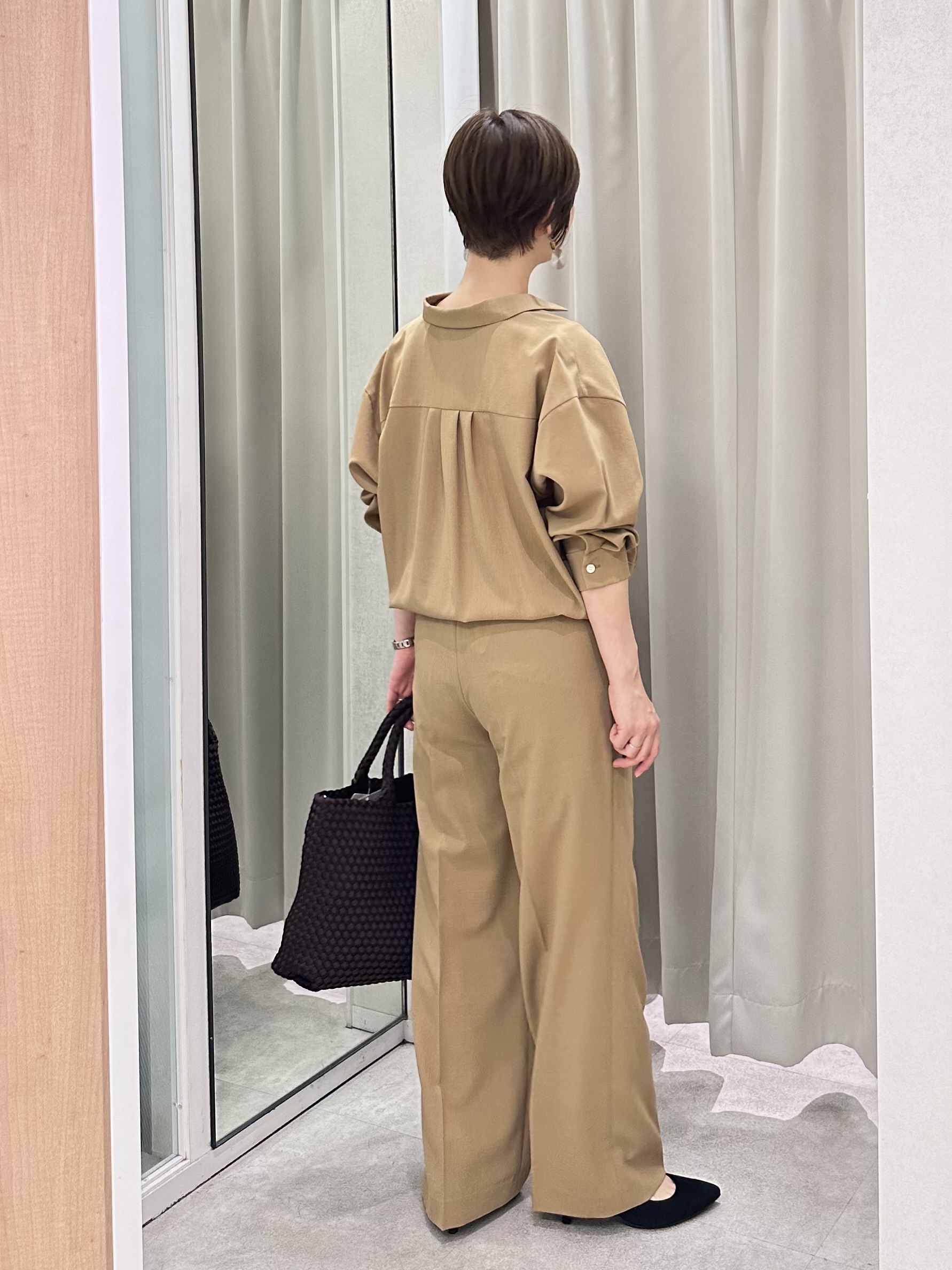 みなこさんの「UNTITLED｜【秋羽織り/セットアップ可/UVカット】エアリークールドロストシャツ」を使ったコーディネート
