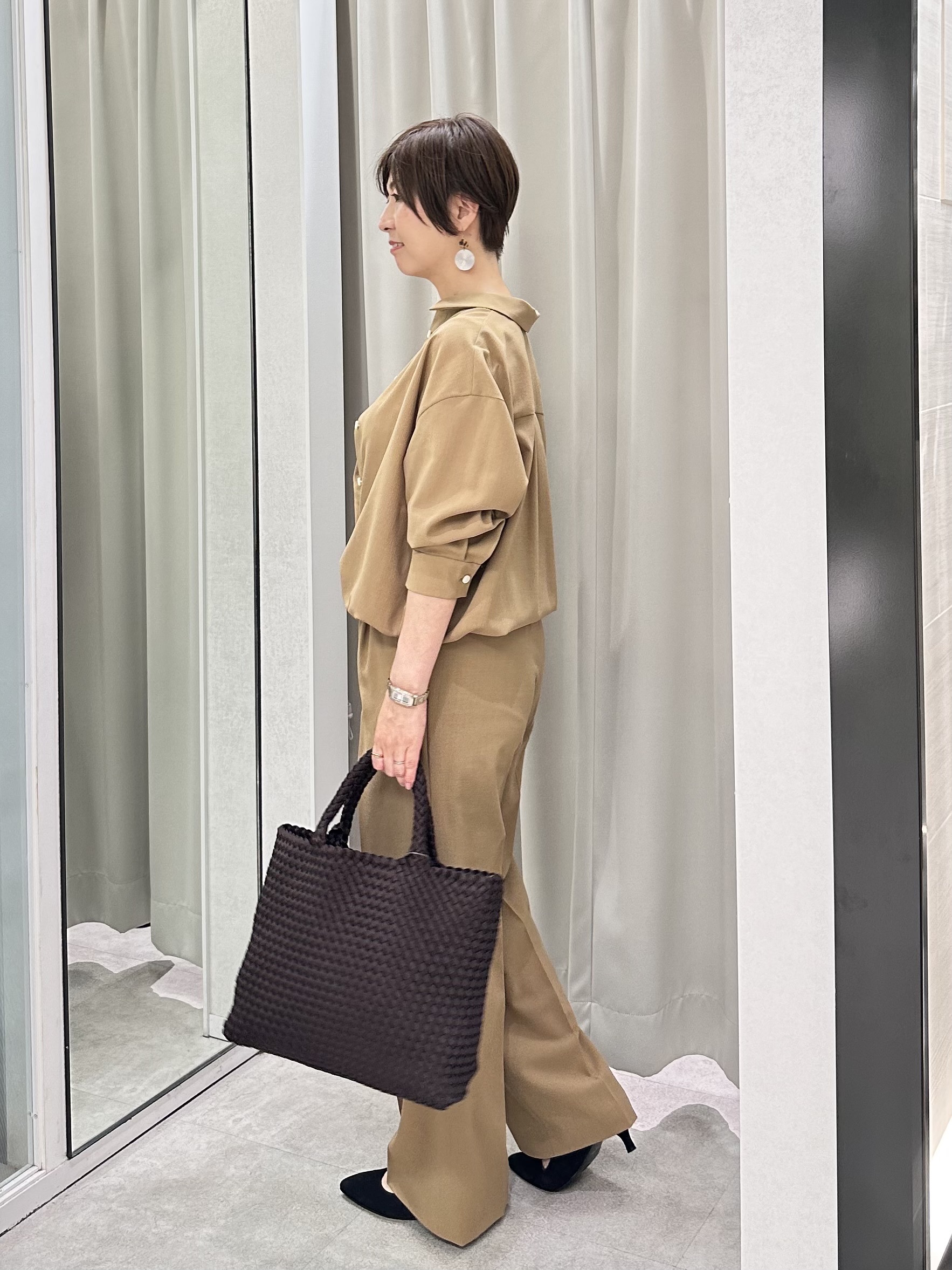 みなこさんの「UNTITLED｜【秋羽織り/セットアップ可/UVカット】エアリークールドロストシャツ」を使ったコーディネート