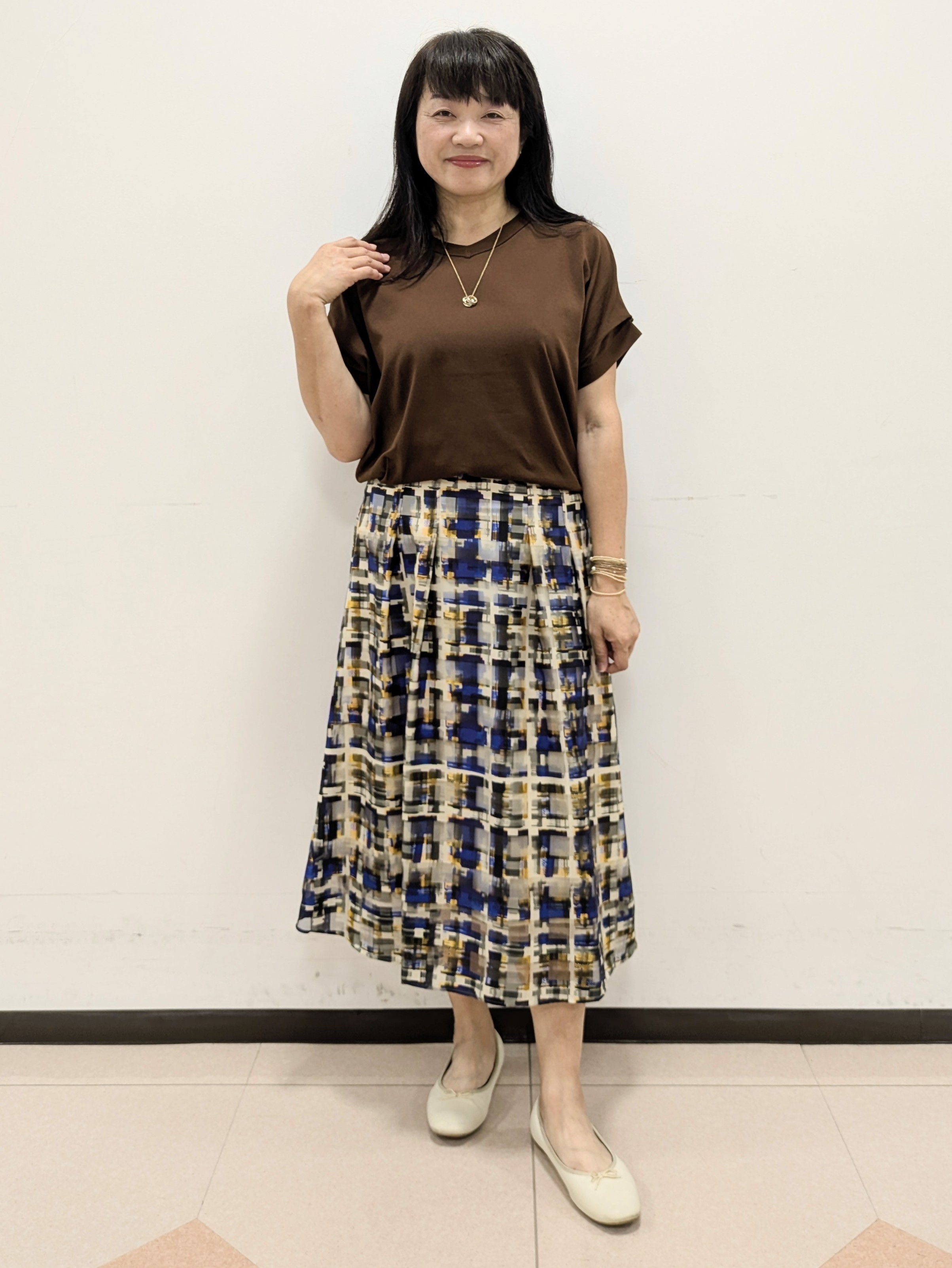 ともさんの「UNTITLED｜【肌に張りつきにくい/前後2WAY】ドライタッチコットンプルオーバー」を使ったコーディネート