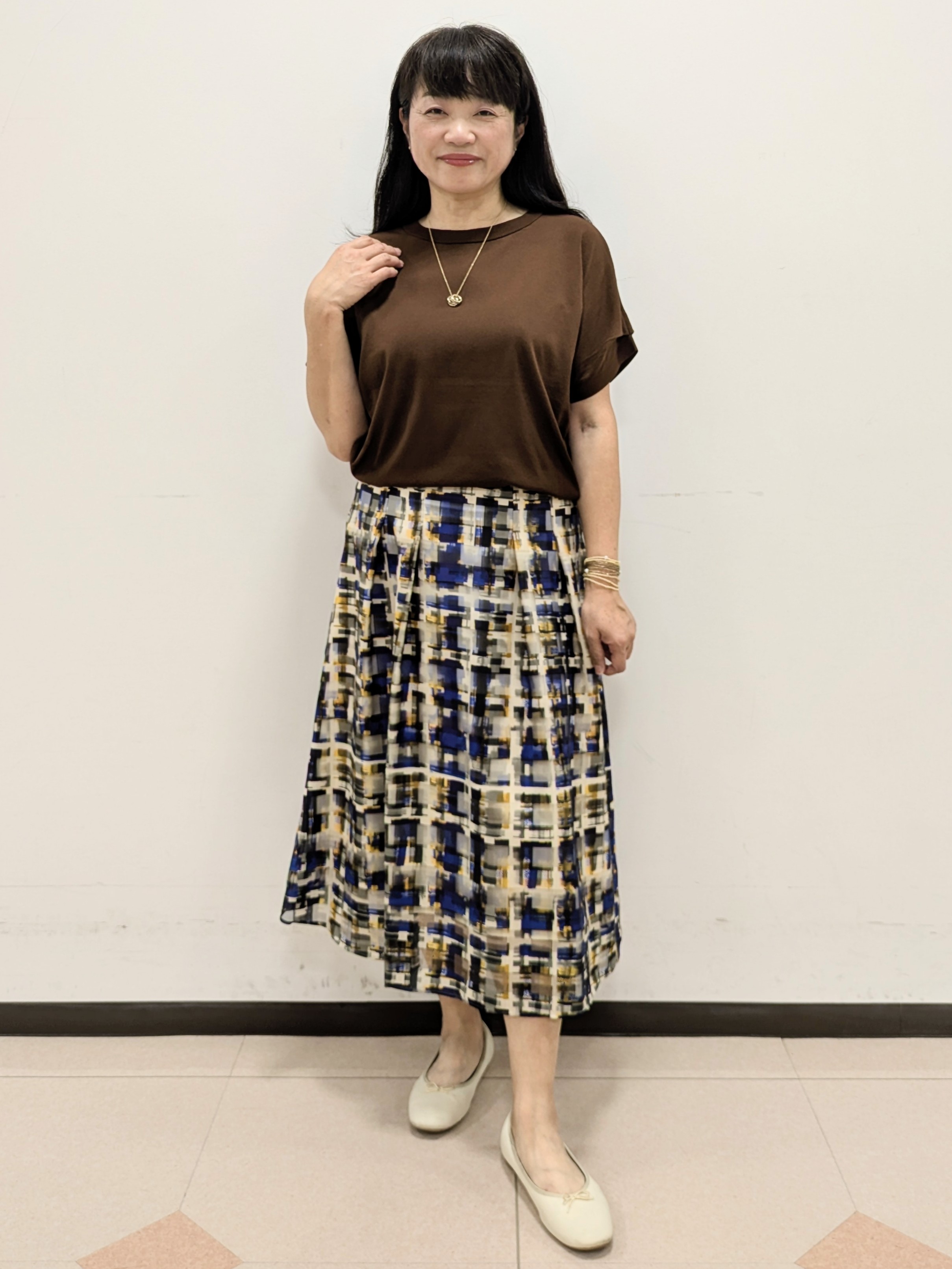 ともさんの「UNTITLED｜【肌に張りつきにくい/前後2WAY】ドライタッチコットンプルオーバー」を使ったコーディネート