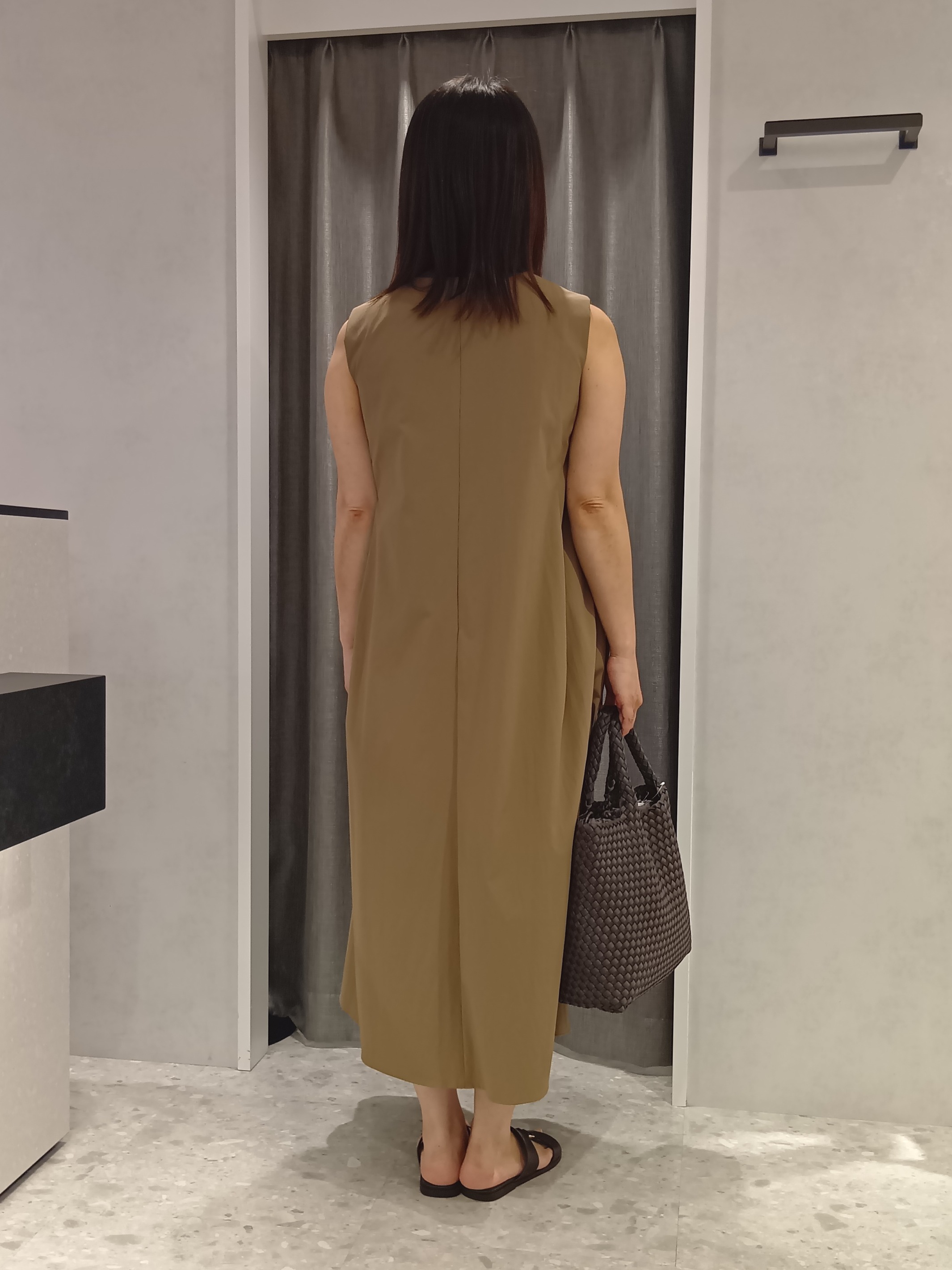 tomoさんの「UNTITLED｜【接触冷感/UVカット/吸水速乾】Aラインロングワンピース」を使ったコーディネート