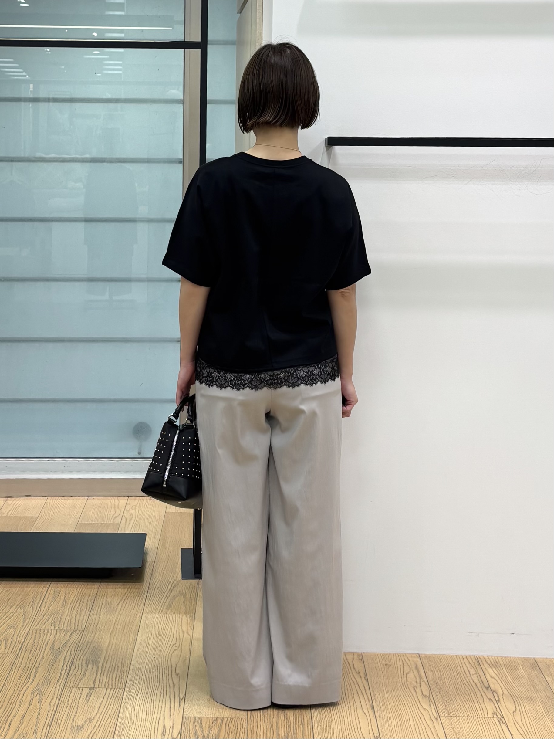 asamiさんの「INDIVI｜【汗ジミ防止／接触冷感】裾レースドルマンTシャツ」を使ったコーディネート