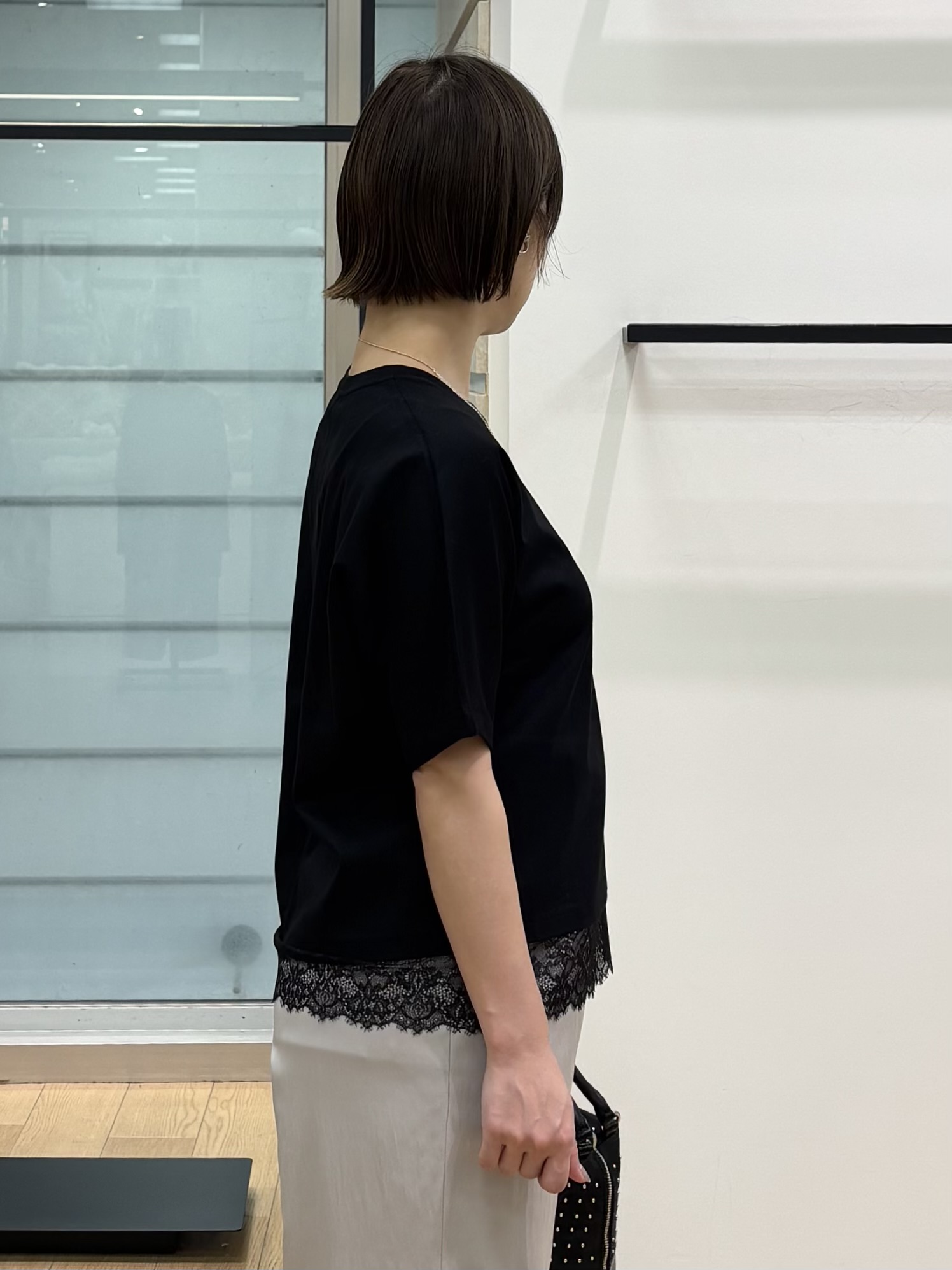 asamiさんの「INDIVI｜【汗ジミ防止／接触冷感】裾レースドルマンTシャツ」を使ったコーディネート