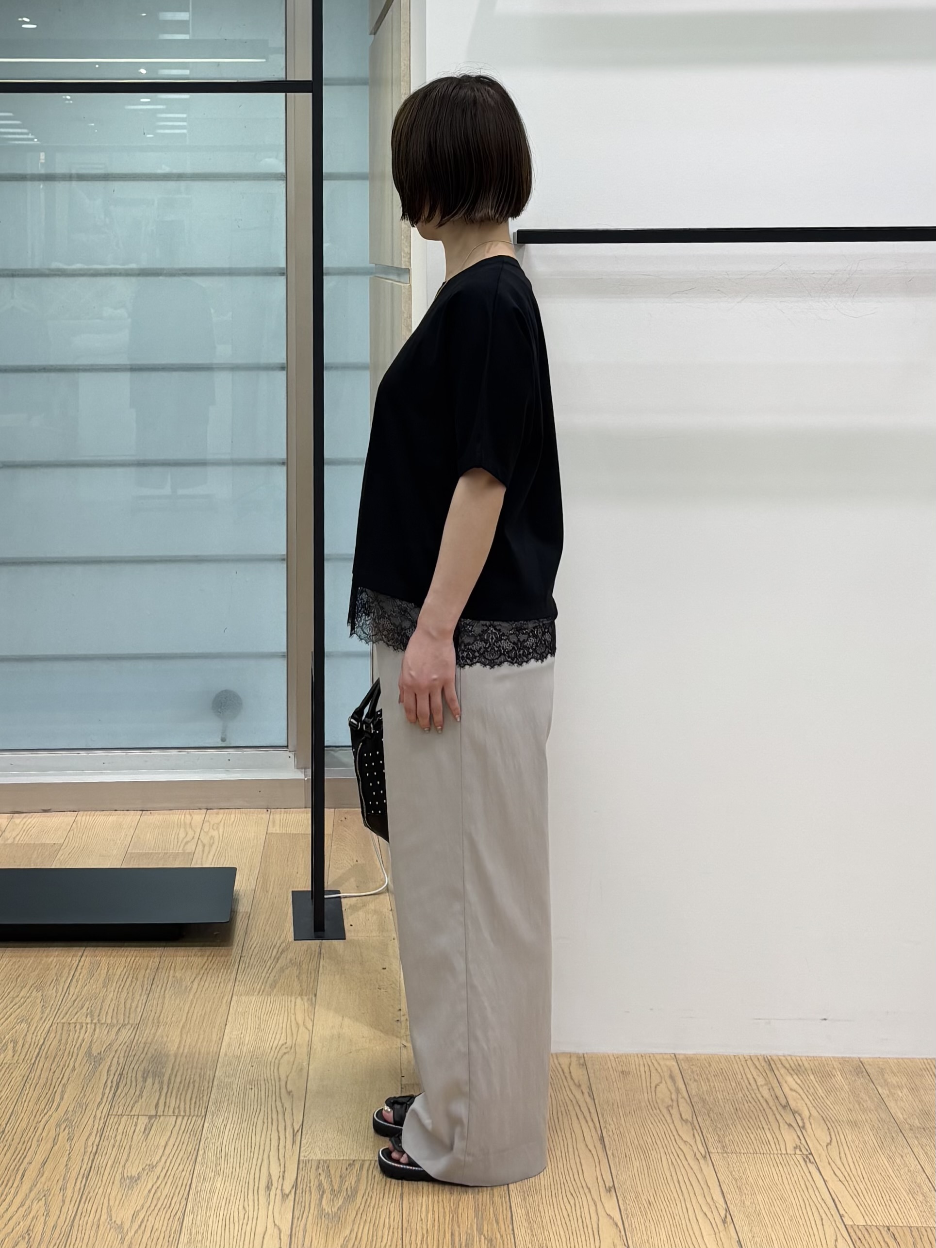 asamiさんの「INDIVI｜【汗ジミ防止／接触冷感】裾レースドルマンTシャツ」を使ったコーディネート
