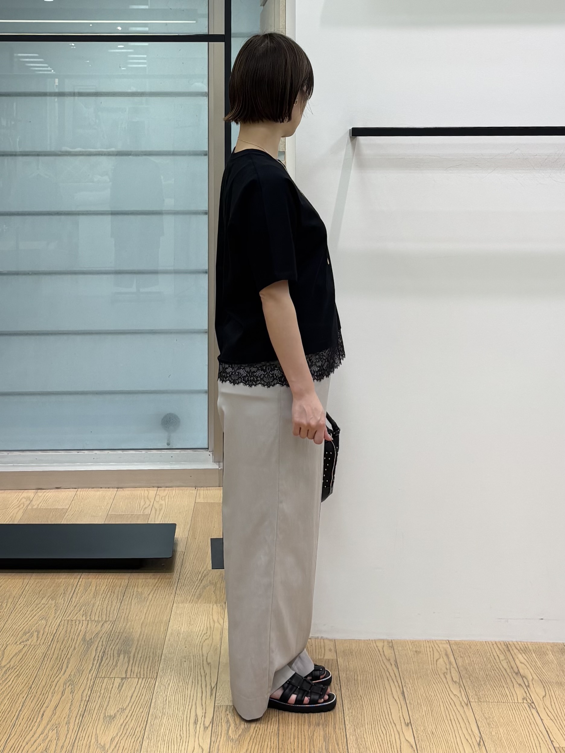 asamiさんの「INDIVI｜【汗ジミ防止／接触冷感】裾レースドルマンTシャツ」を使ったコーディネート