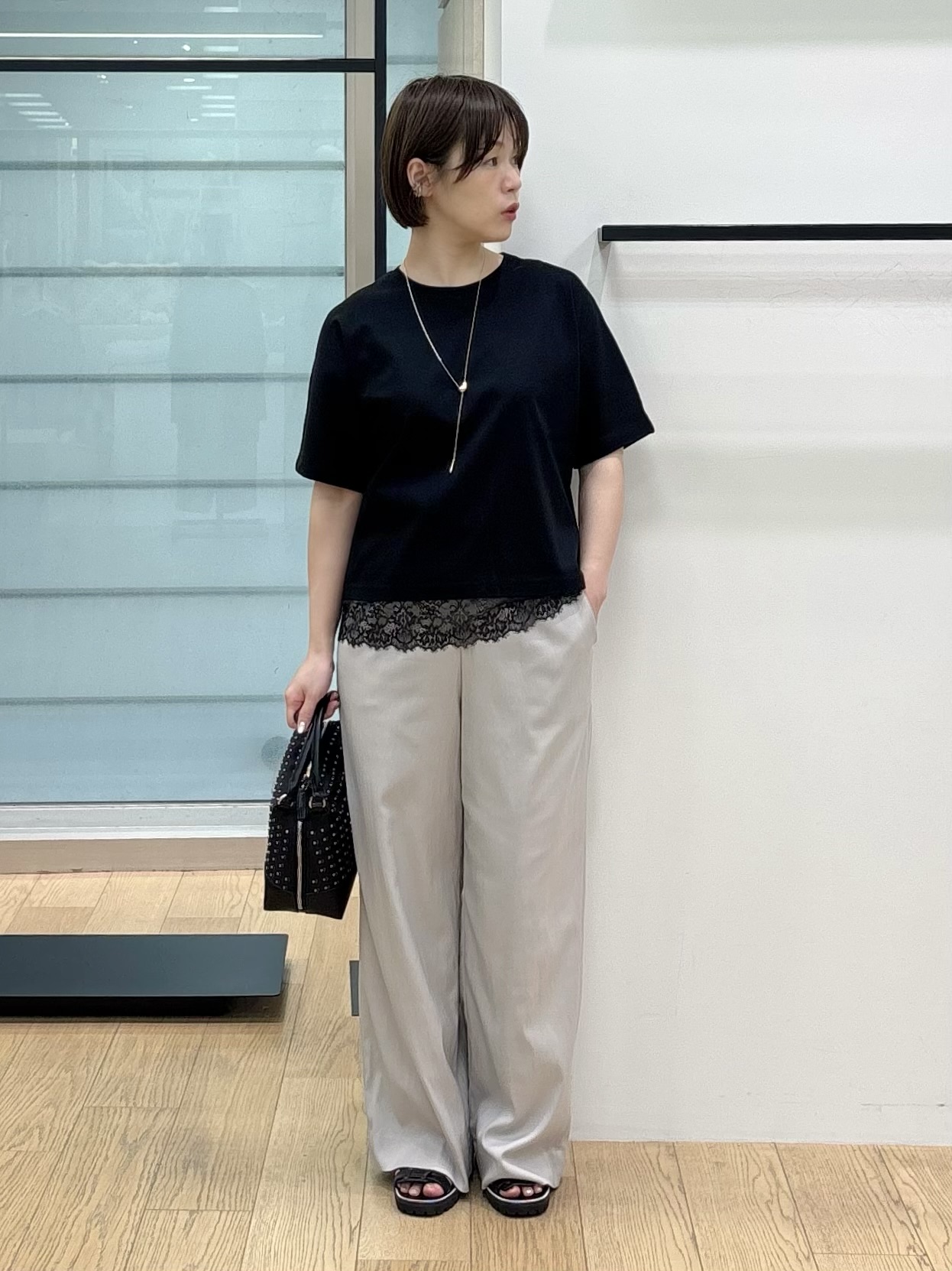 asamiさんの「INDIVI｜【汗ジミ防止／接触冷感】裾レースドルマンTシャツ」を使ったコーディネート