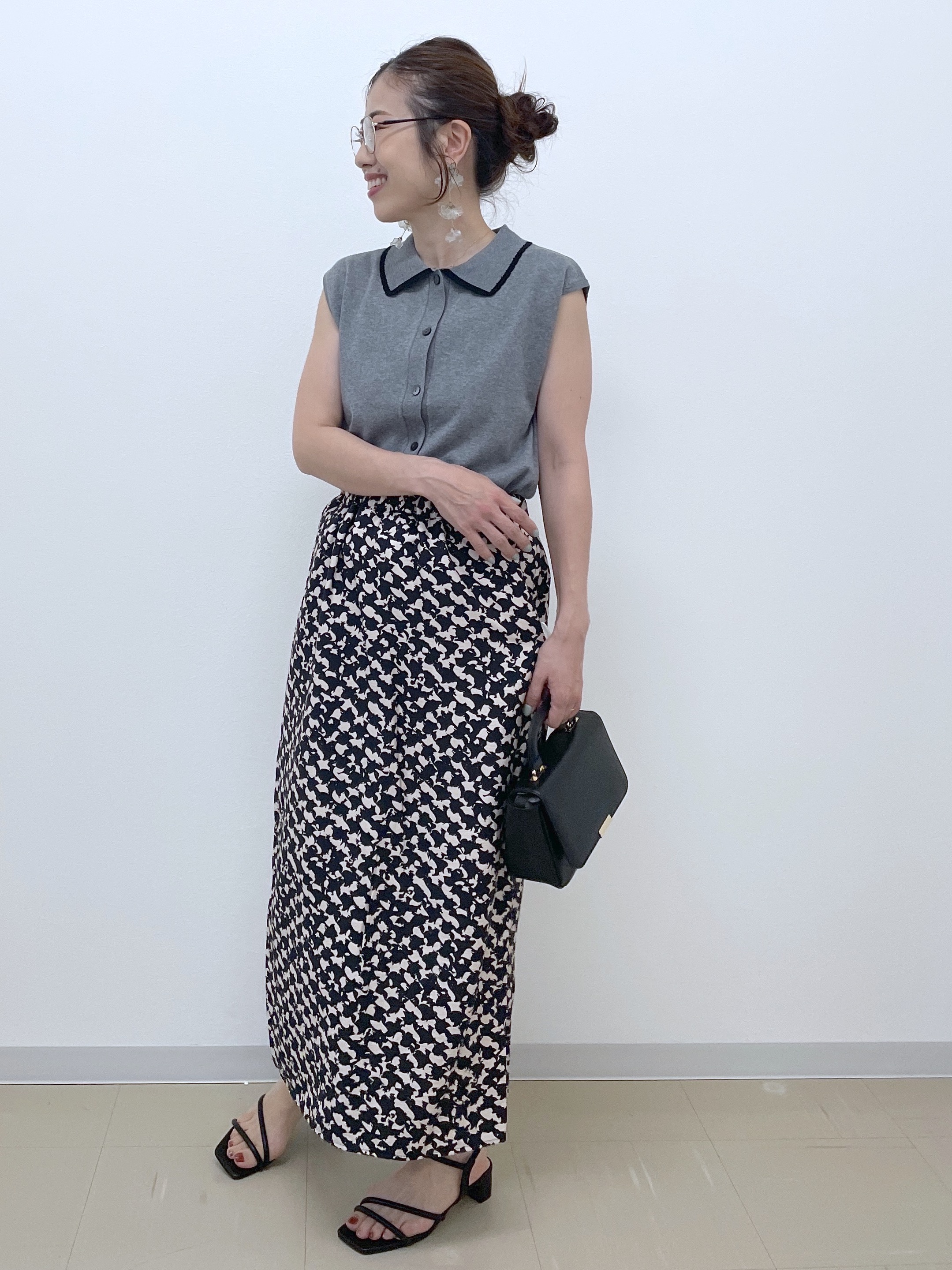Akiさんの「OPAQUE.CLIP｜配色衿フレンチスリーブニット【洗濯機OK】」を使ったコーディネート