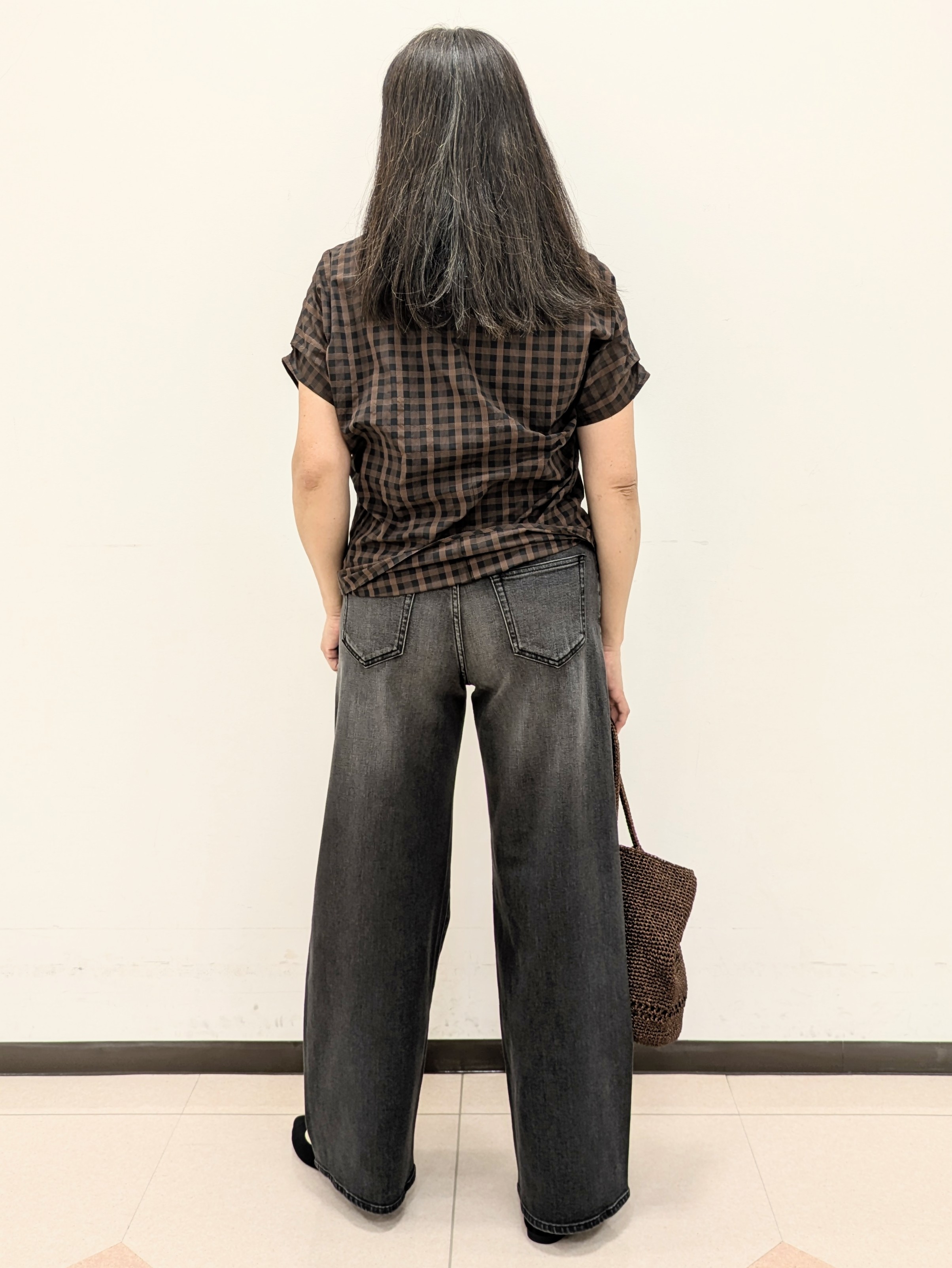 ともさんの「UNTITLED｜シアーチェックブラウス」を使ったコーディネート