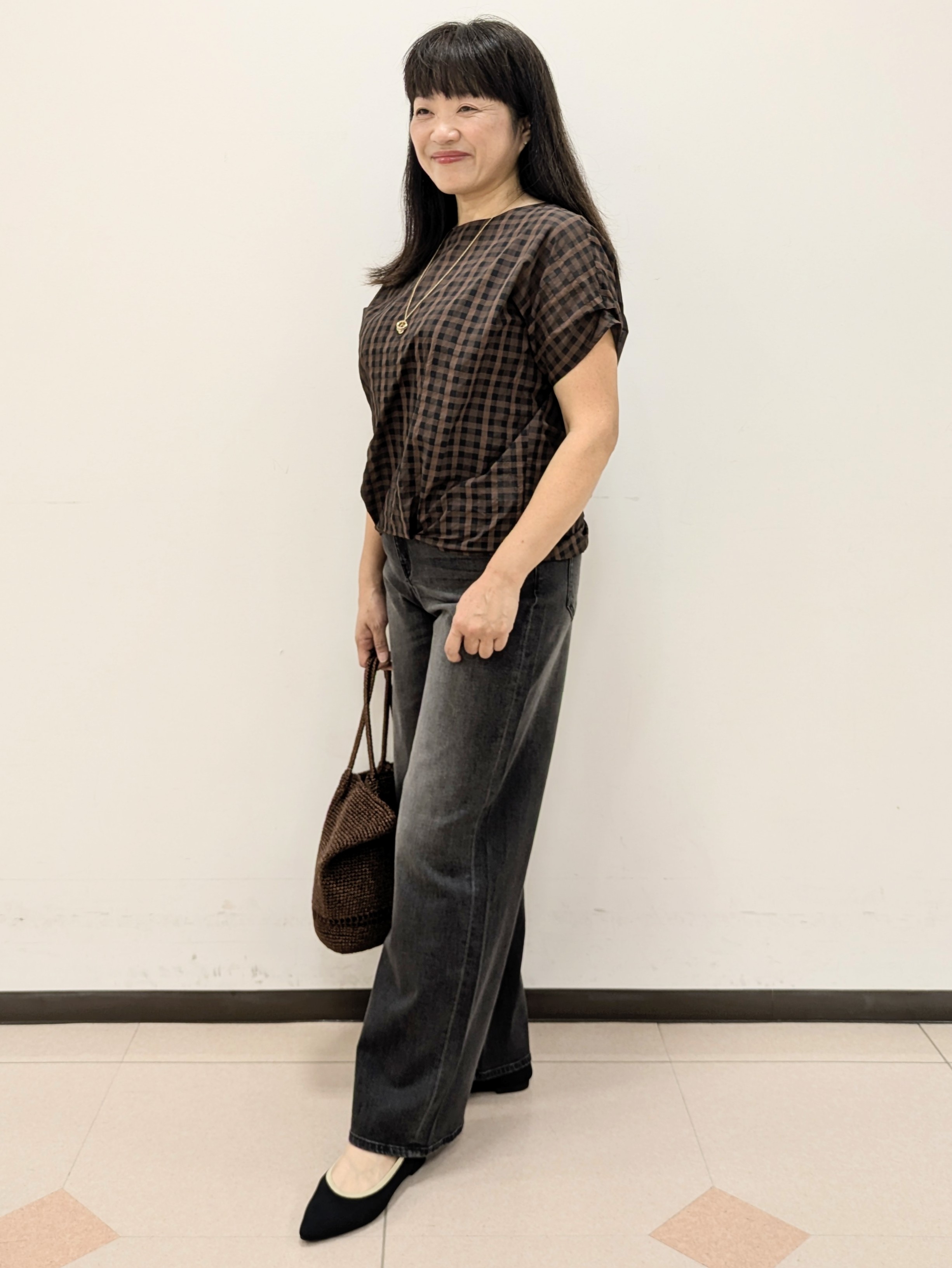 ともさんの「UNTITLED｜シアーチェックブラウス」を使ったコーディネート