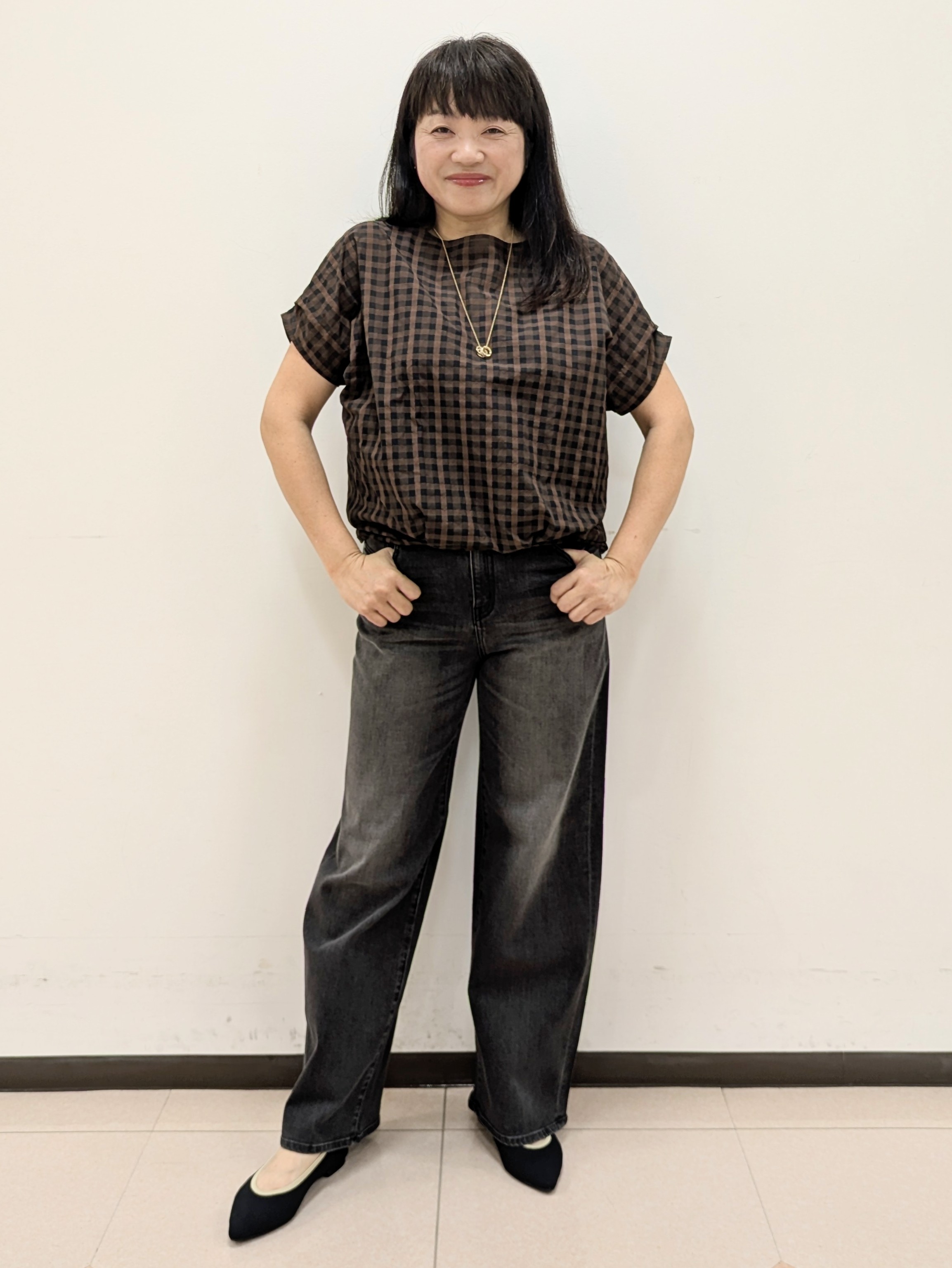 ともさんの「UNTITLED｜シアーチェックブラウス」を使ったコーディネート