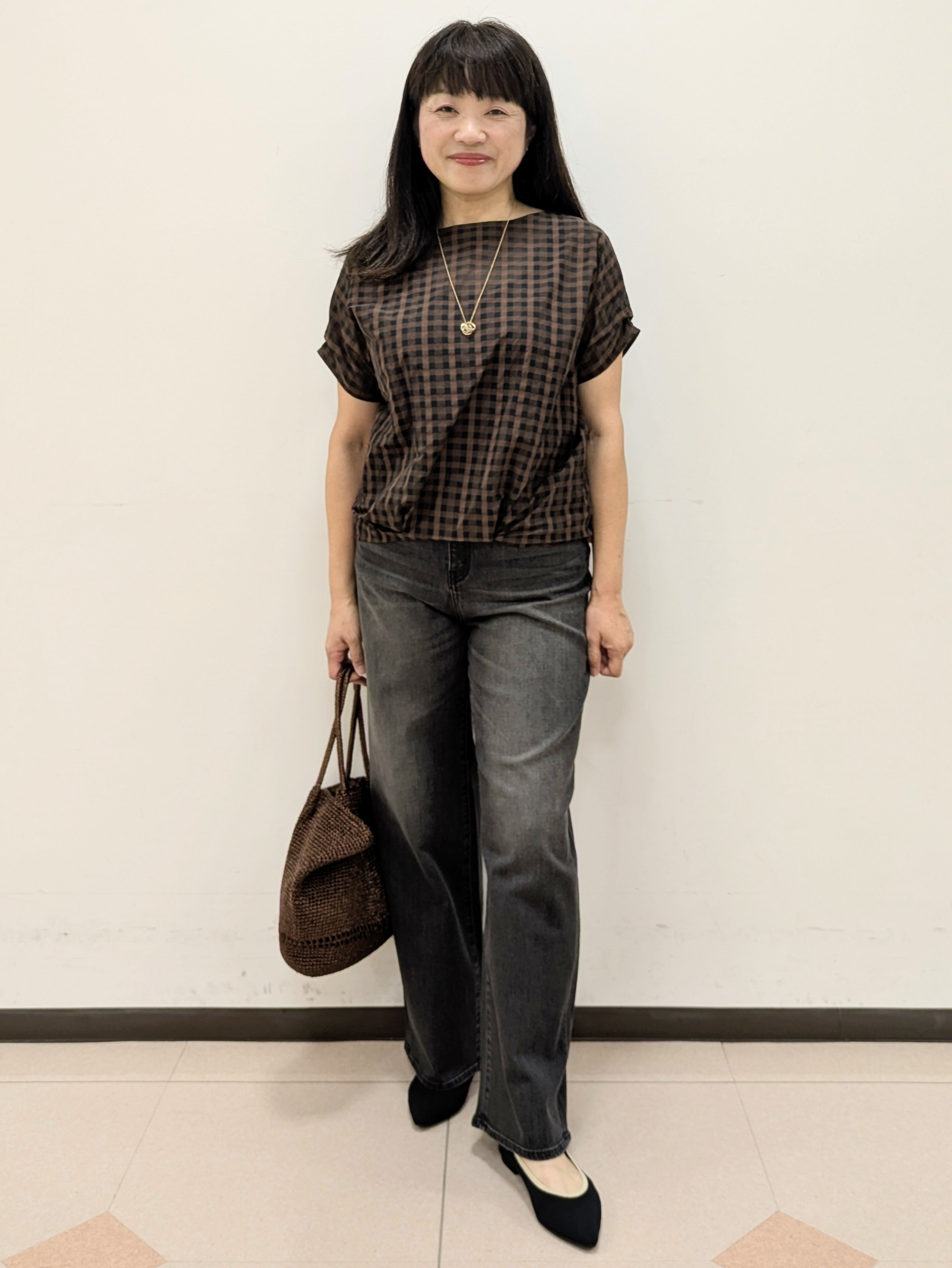 ともさんの「UNTITLED｜シアーチェックブラウス」を使ったコーディネート