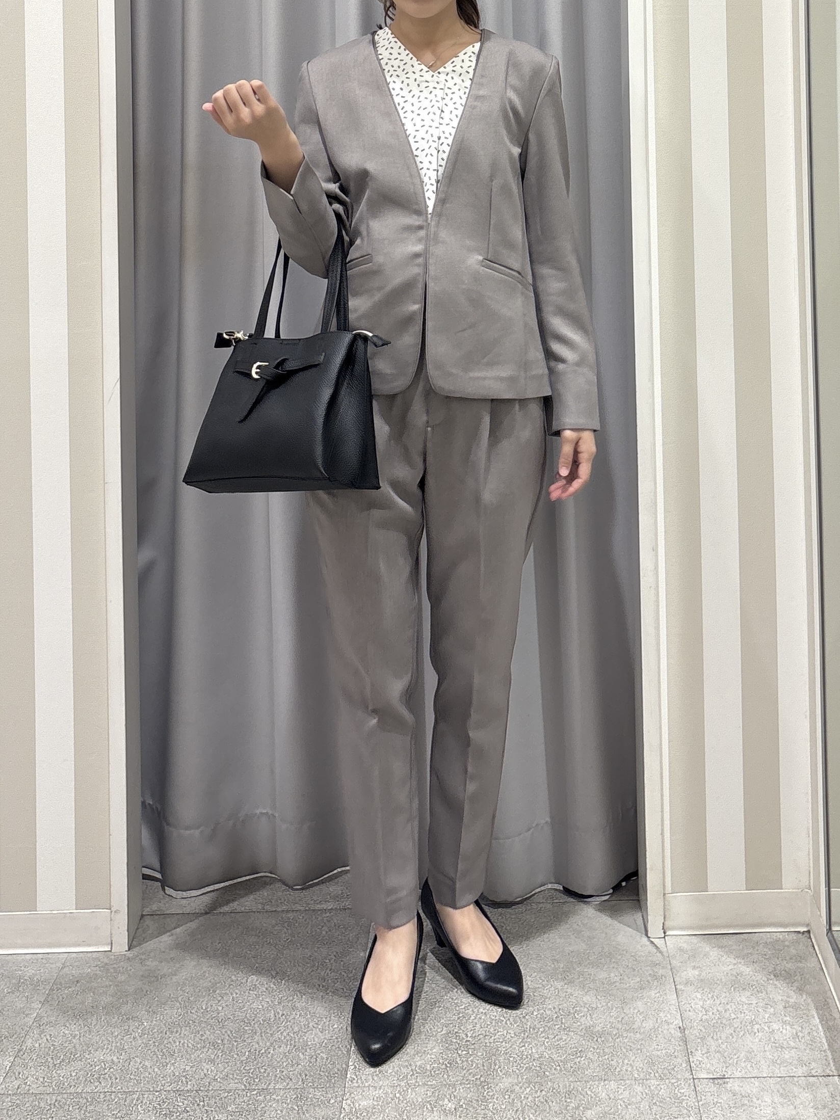 Rikaさんの「SHOO･LA･RUE｜【セットアップ可/通勤/洗濯機可/SS-LL】女性らしく決まる カラーレスジャケット」を使ったコーディネート