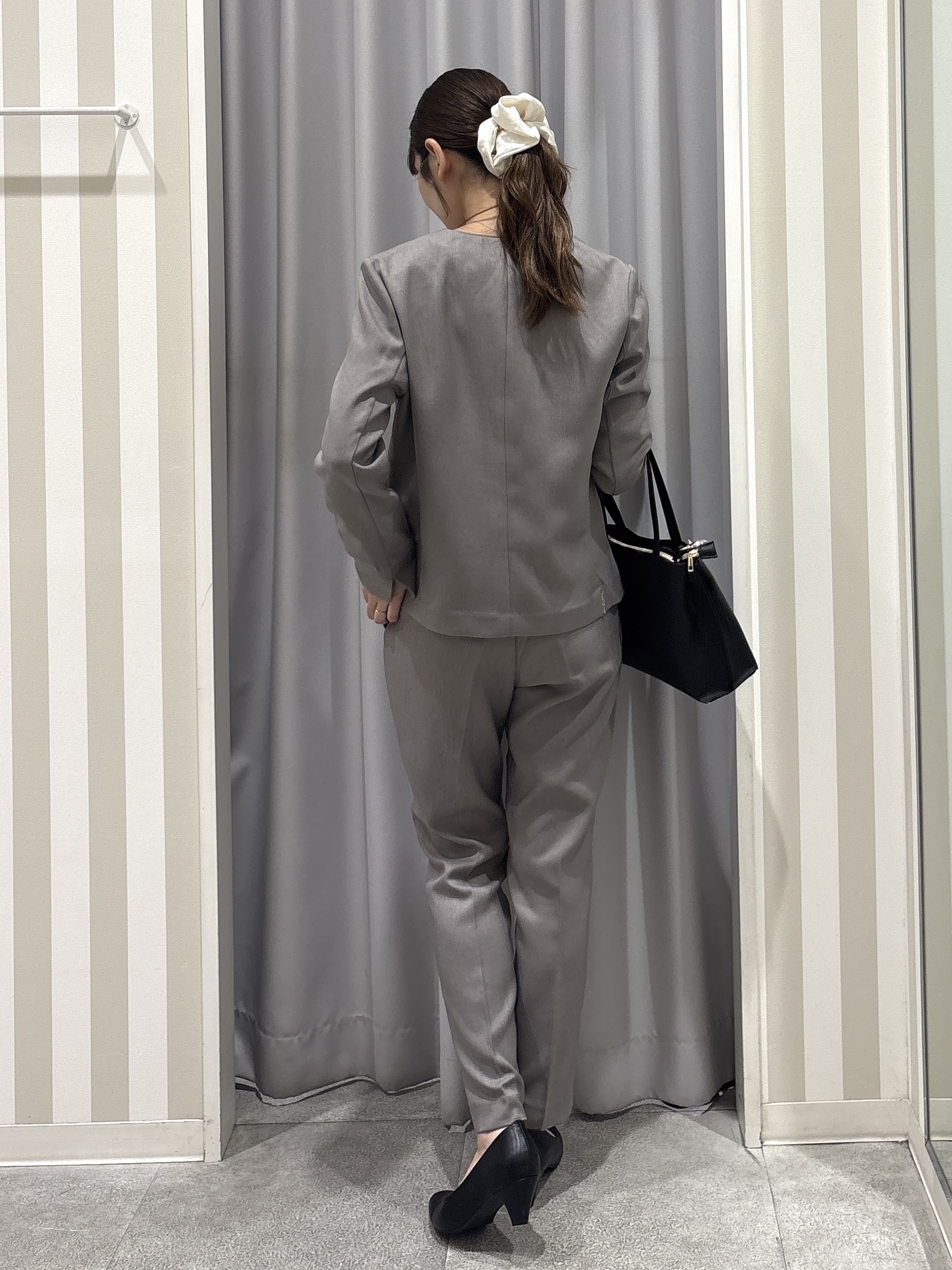 Rikaさんの「SHOO･LA･RUE｜【セットアップ可/通勤/洗濯機可/SS-LL】女性らしく決まる カラーレスジャケット」を使ったコーディネート