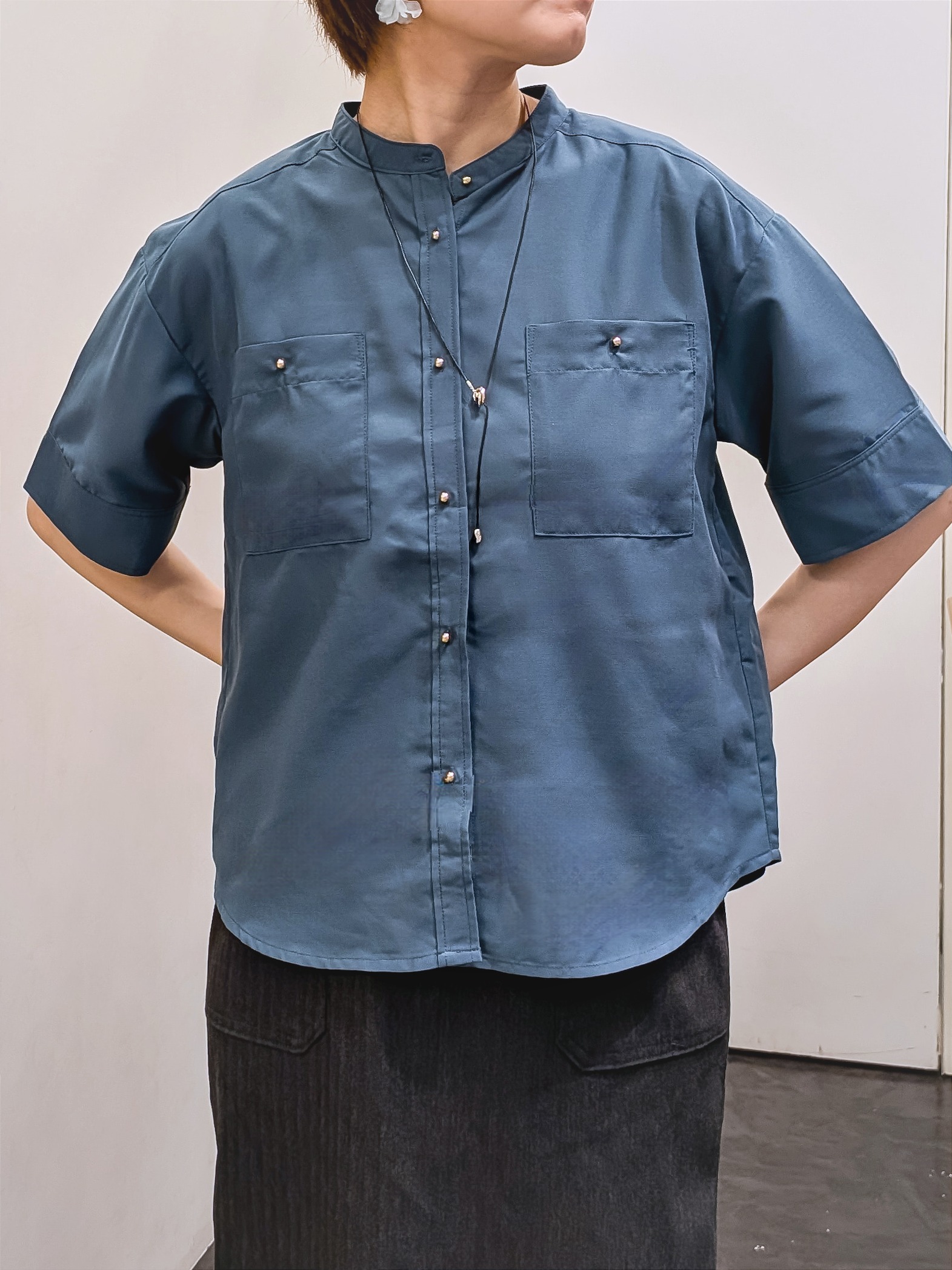 やまちゃんさんの「grove｜【洗濯機◎】ほんのり大人の透け感、シアーカバーブラウス」を使ったコーディネート