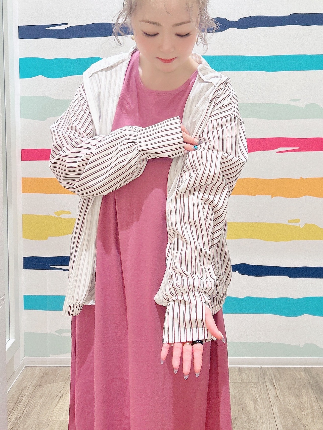 Peeさんの「SHOO･LA･RUE｜【ひんやり/洗濯後しわになりにくい/S-LL】お顔も手の甲もしっかりカバー　日よけ・指穴付きUVパー」を使ったコーディネート