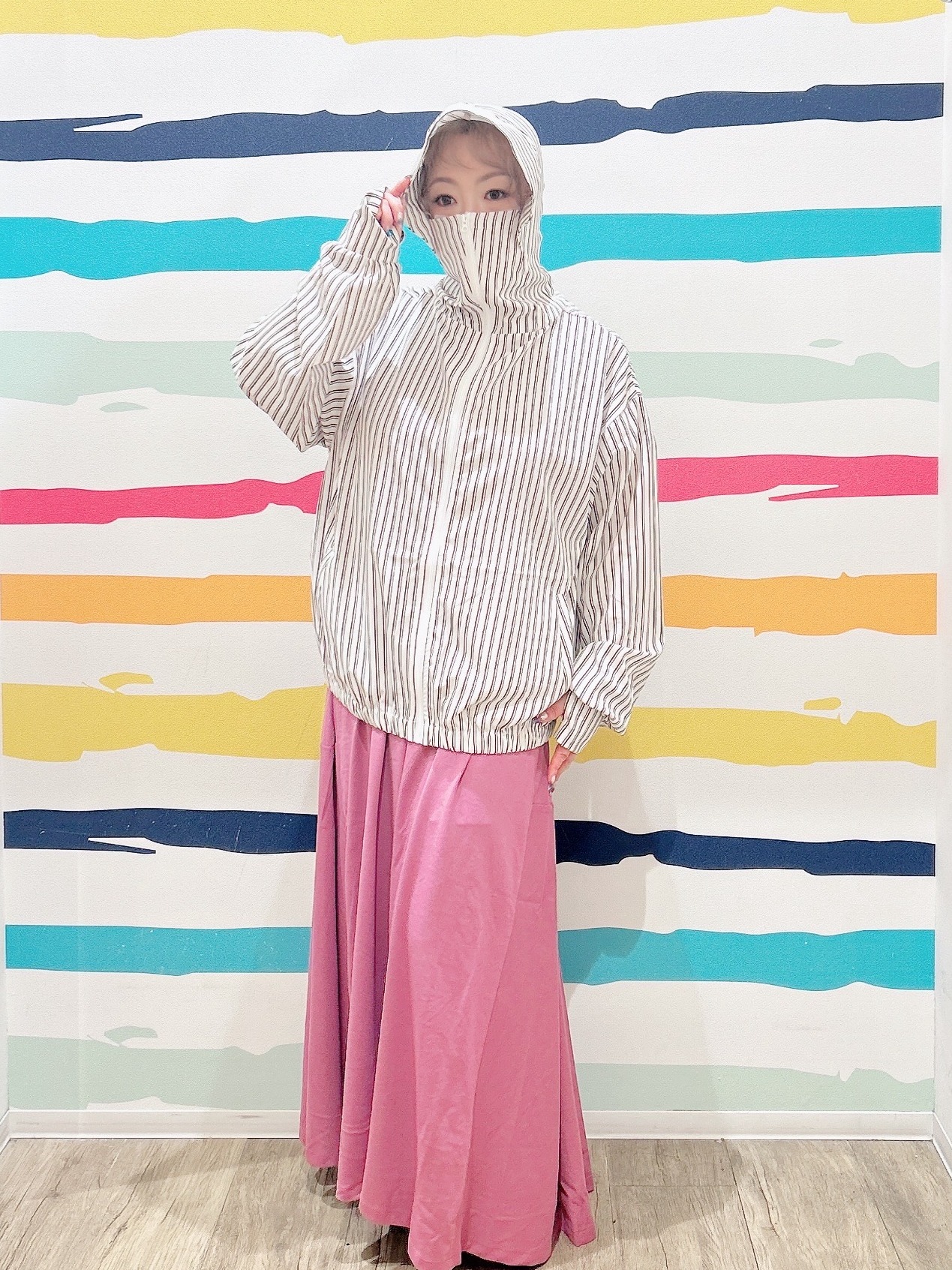 Peeさんの「SHOO･LA･RUE｜【ひんやり/洗濯後しわになりにくい/S-LL】お顔も手の甲もしっかりカバー　日よけ・指穴付きUVパー」を使ったコーディネート