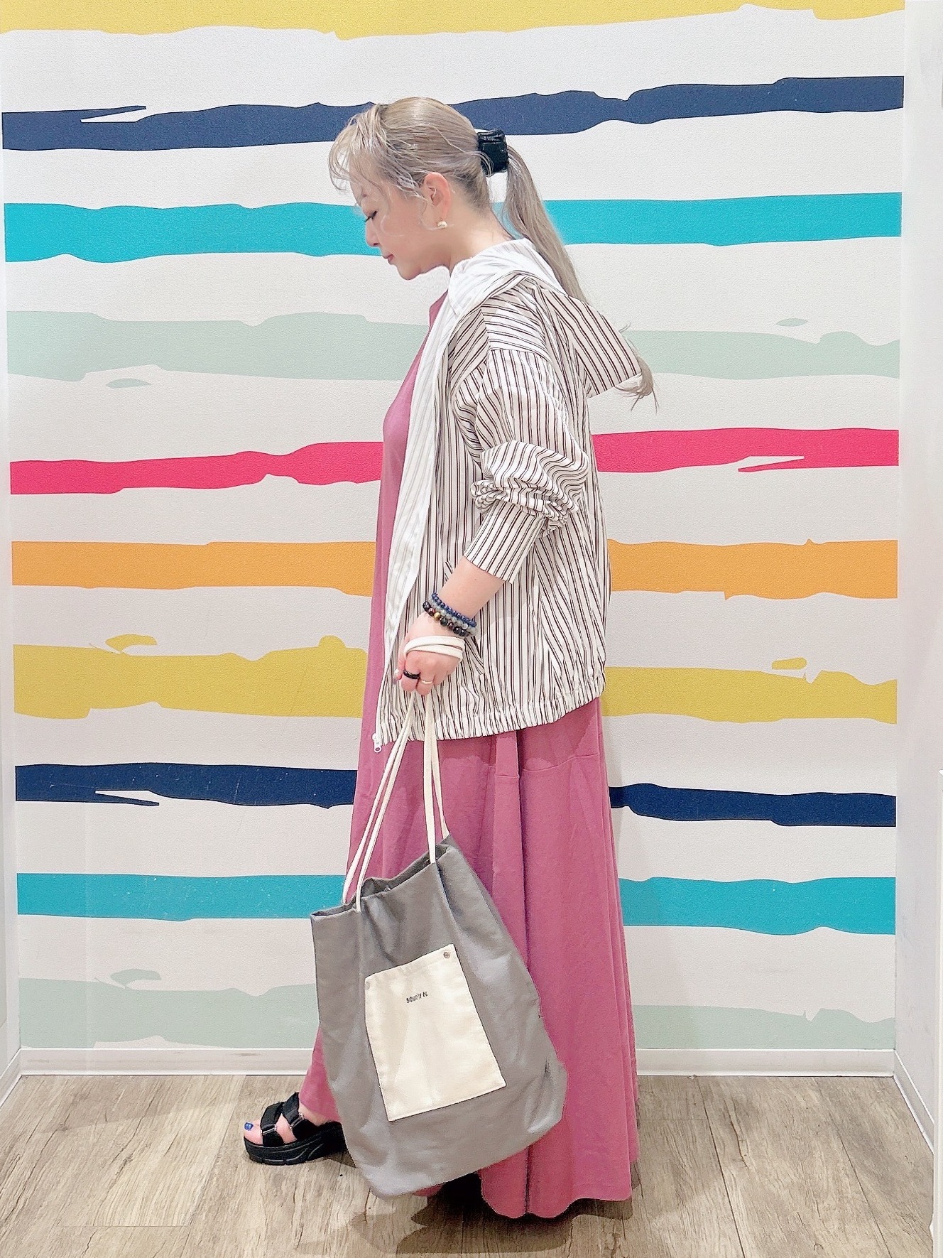 Peeさんの「SHOO･LA･RUE｜【ひんやり/洗濯後しわになりにくい/S-LL】お顔も手の甲もしっかりカバー　日よけ・指穴付きUVパー」を使ったコーディネート