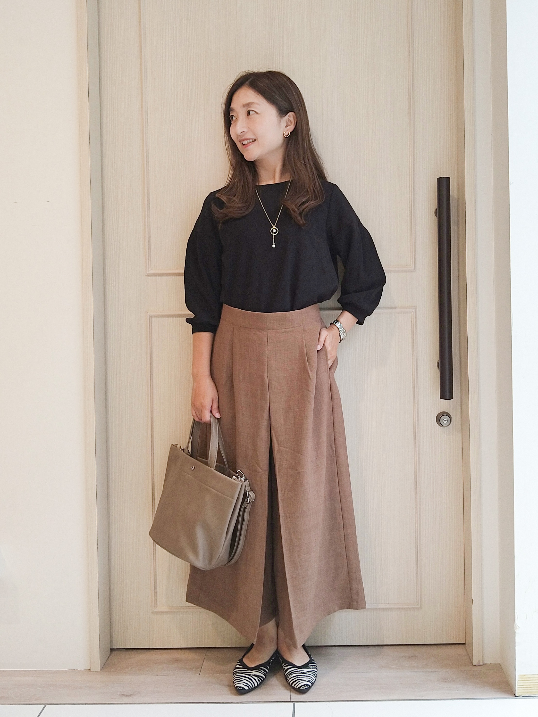 mi-saさんの「SHOO･LA･RUE｜【着丈選べる/2点セット】大人のきれい見え ネックレス付き お袖タック8分袖トップス」を使ったコーディネート
