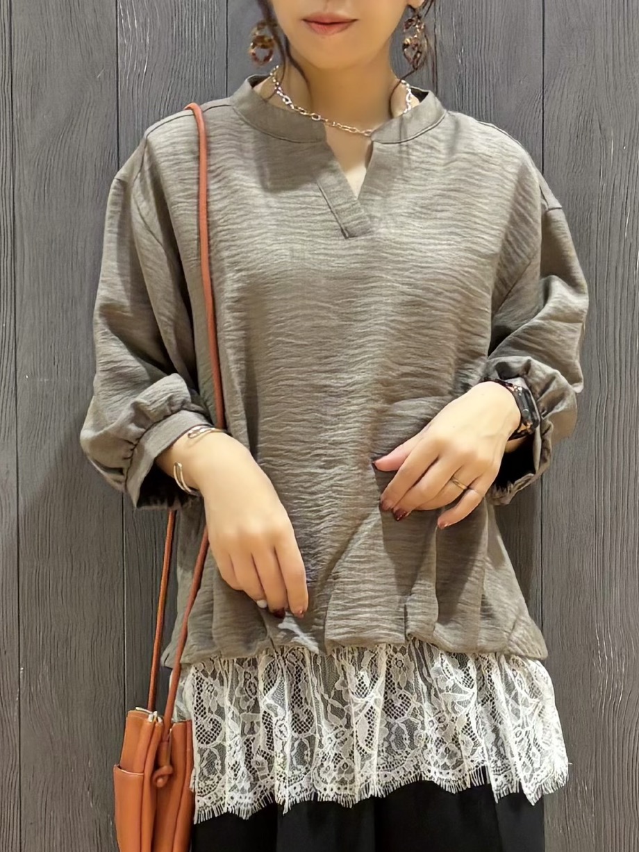 meiさんの「SHOO･LA･RUE｜【S-LL】裾レースで女性らしさをプラス レイヤード風 タックスキッパーブラウス」を使ったコーディネート