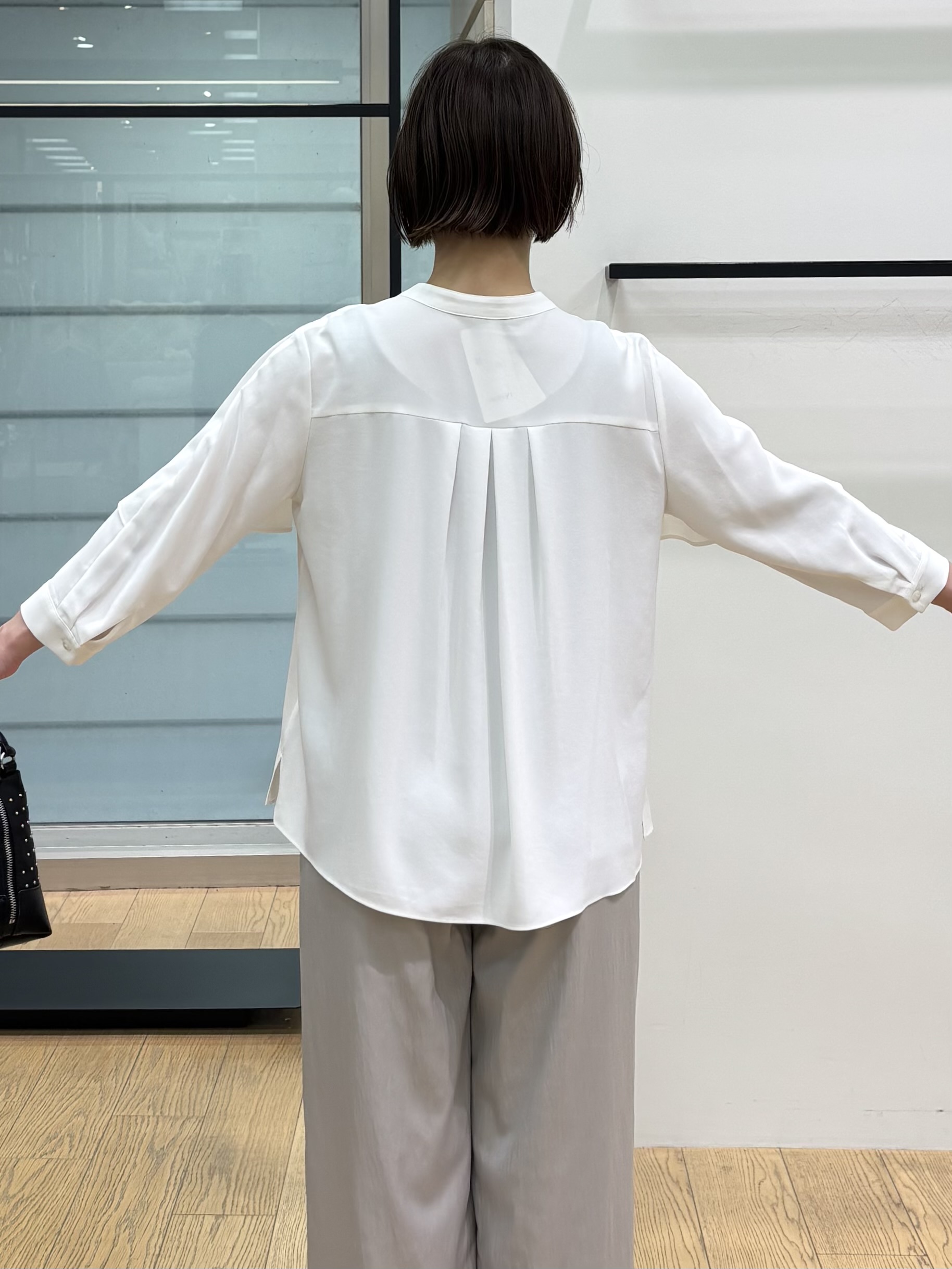 asamiさんの「INDIVI｜【接触冷感/UVケア/夏羽織り/着る日傘】ケープ風ブラウス」を使ったコーディネート