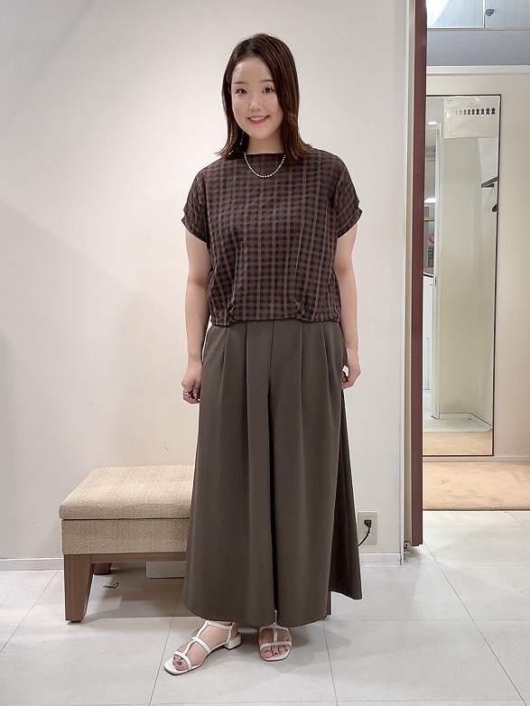 YUIさんの「UNTITLED｜シアーチェックブラウス」を使ったコーディネート