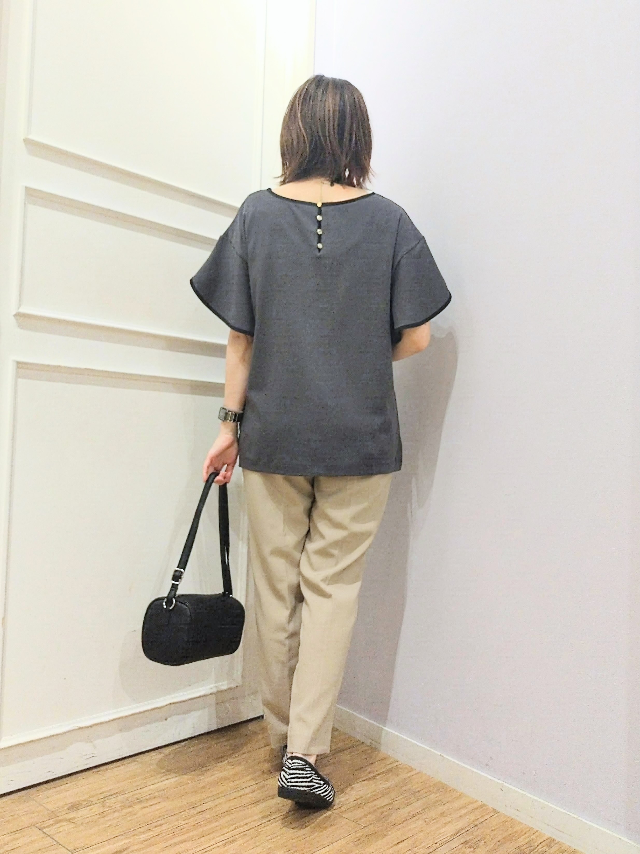 miomioさんの「SHOO･LA･RUE｜【ひんやり/洗濯機可/S-LL】配色パイピング フレアスリーブトップス」を使ったコーディネート