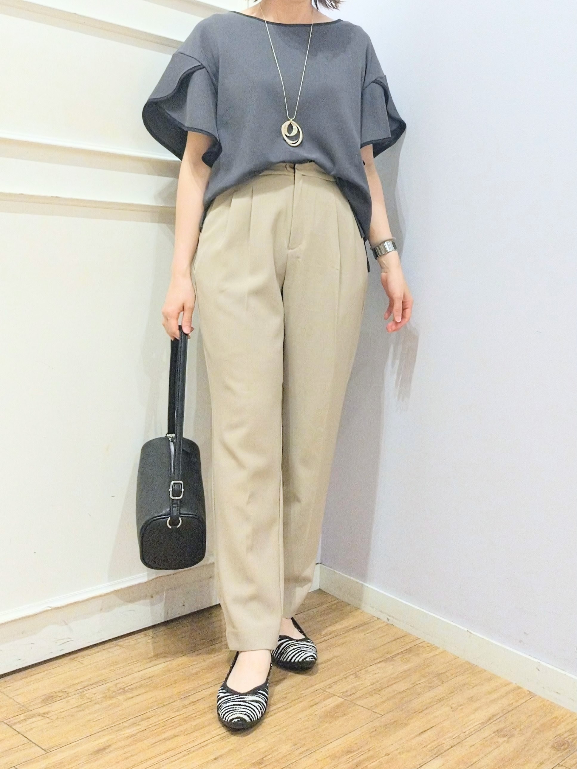 miomioさんの「SHOO･LA･RUE｜【ひんやり/洗濯機可/S-LL】配色パイピング フレアスリーブトップス」を使ったコーディネート