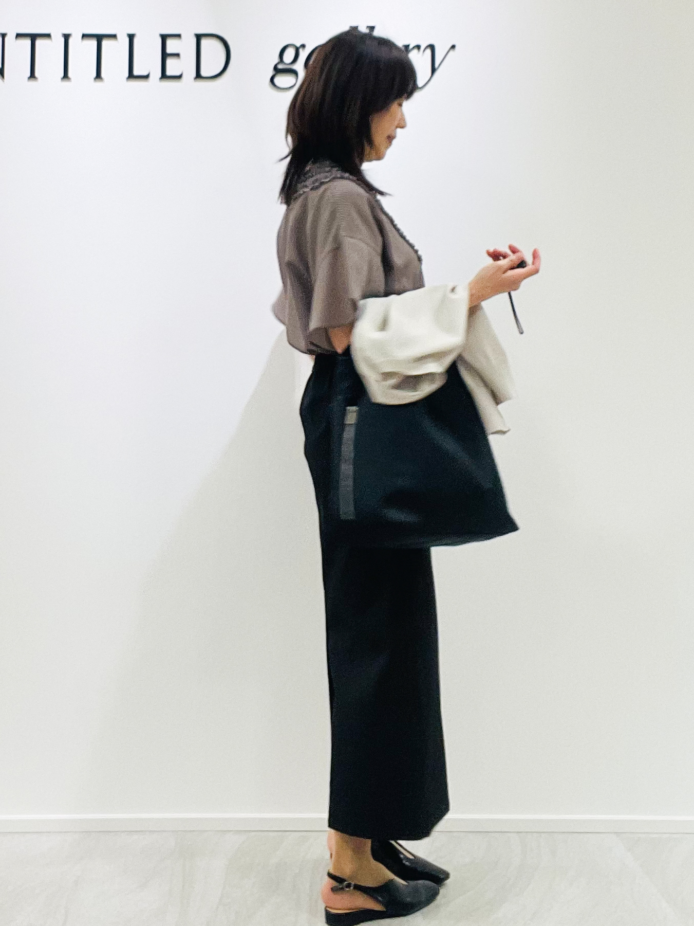 めいさんの「UNTITLED｜【接触冷感/通気性/洗える】Vネックフリルブラウス」を使ったコーディネート