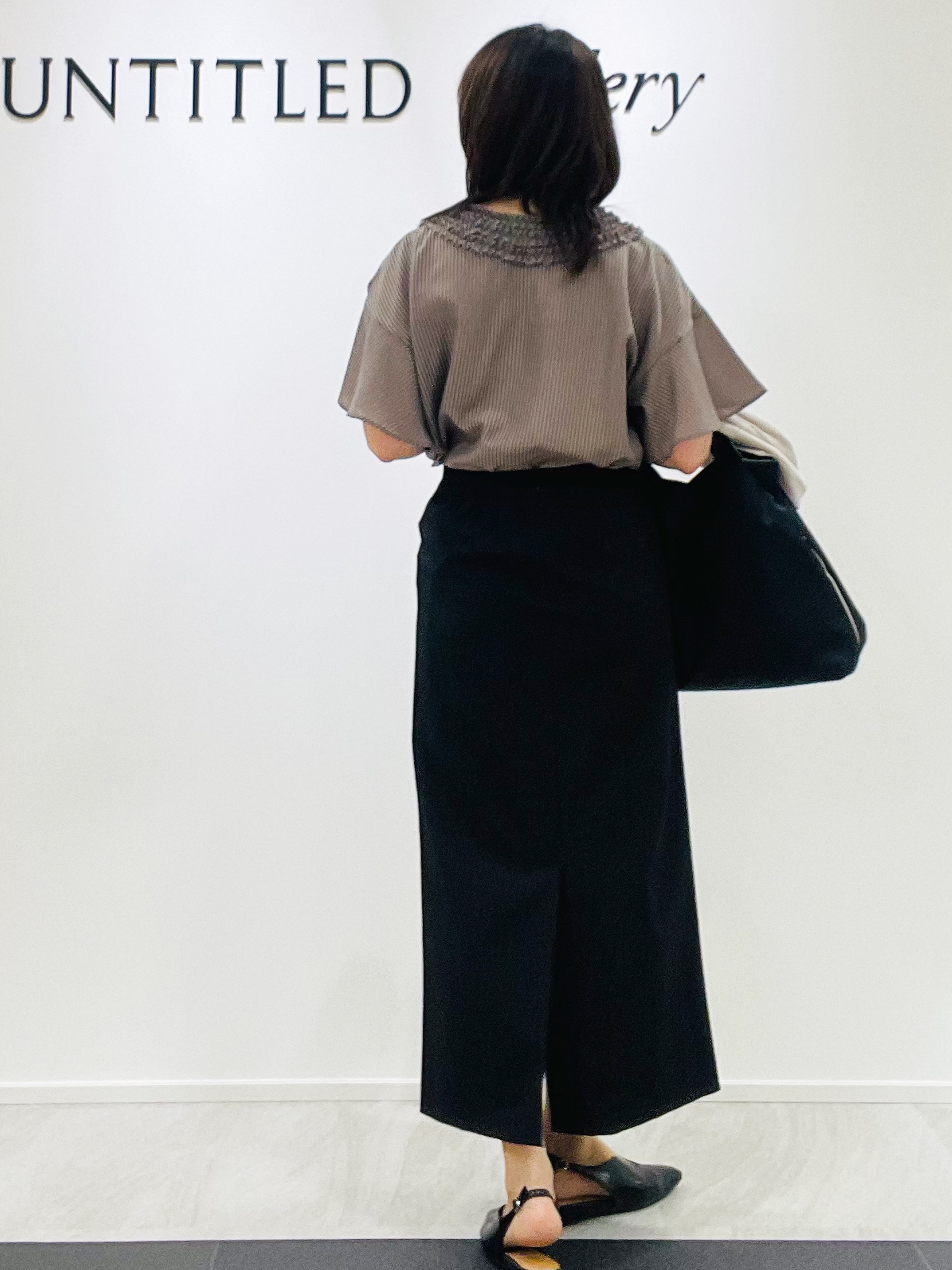 めいさんの「UNTITLED｜【接触冷感/通気性/洗える】Vネックフリルブラウス」を使ったコーディネート