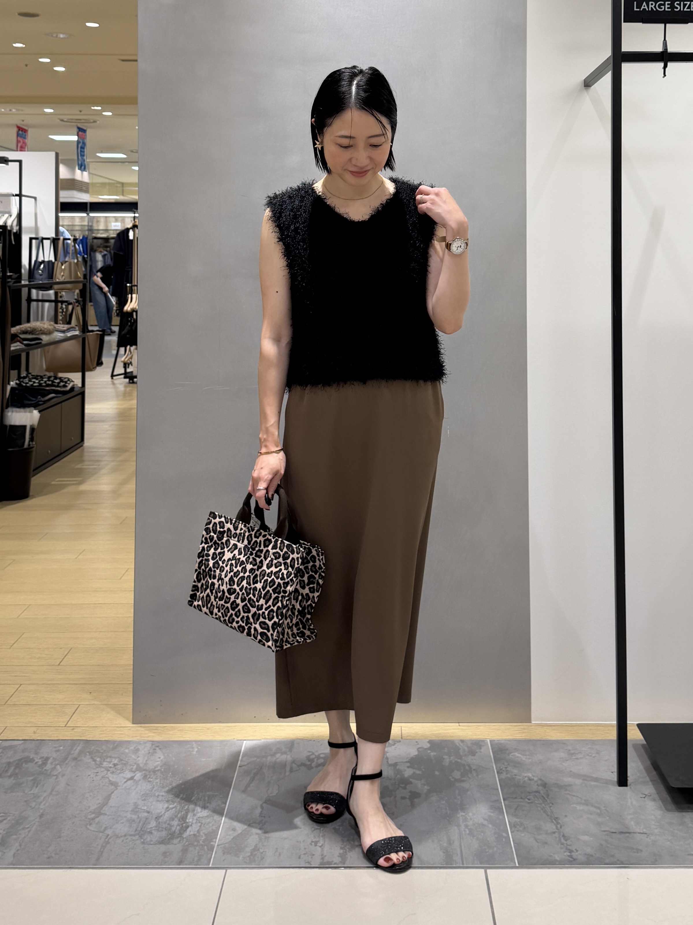 shihoさんの「INDIVI｜【洗える】ファンシーヤーンVネックニットベスト」を使ったコーディネート