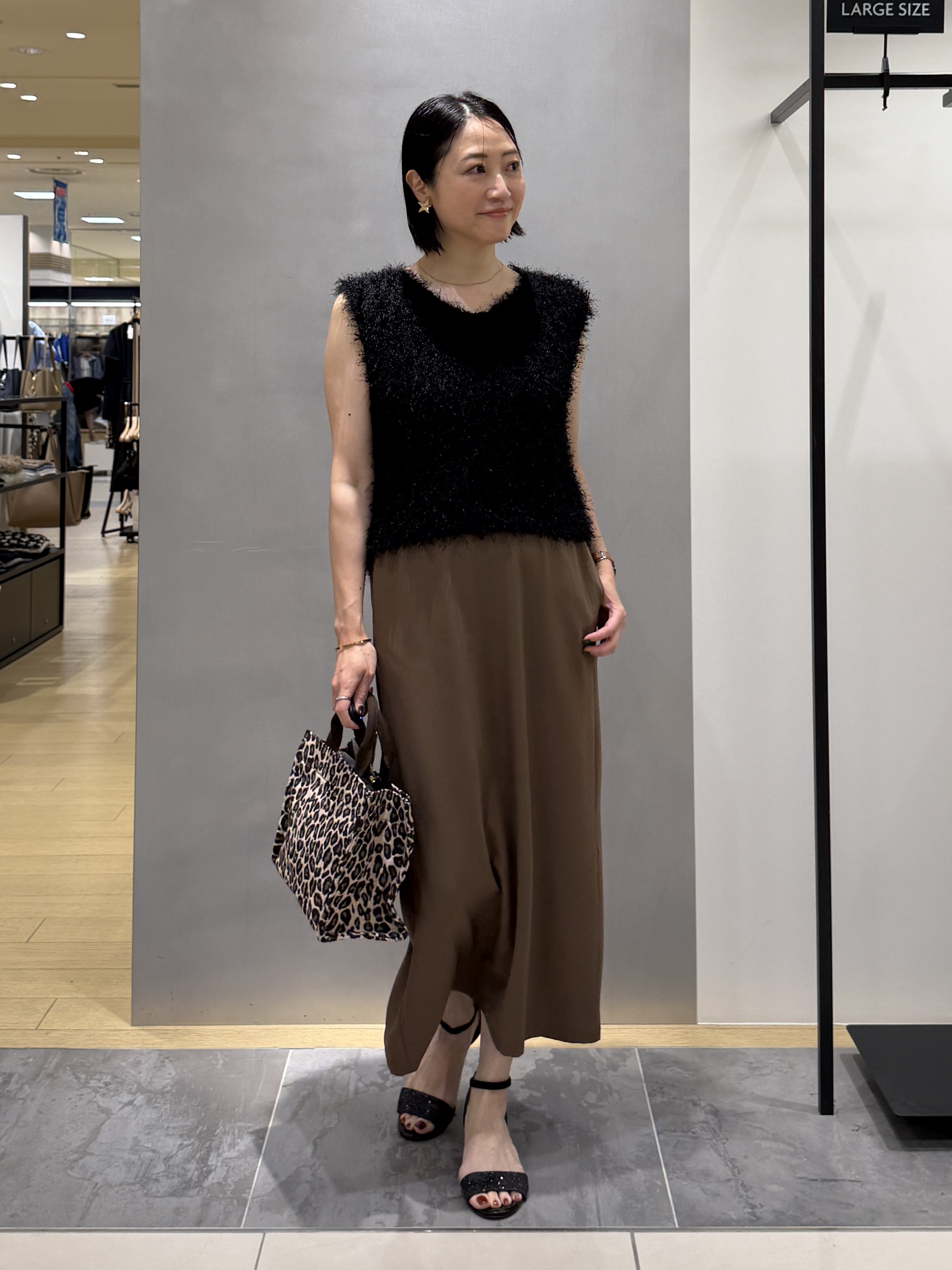 shihoさんの「INDIVI｜【洗える】ファンシーヤーンVネックニットベスト」を使ったコーディネート