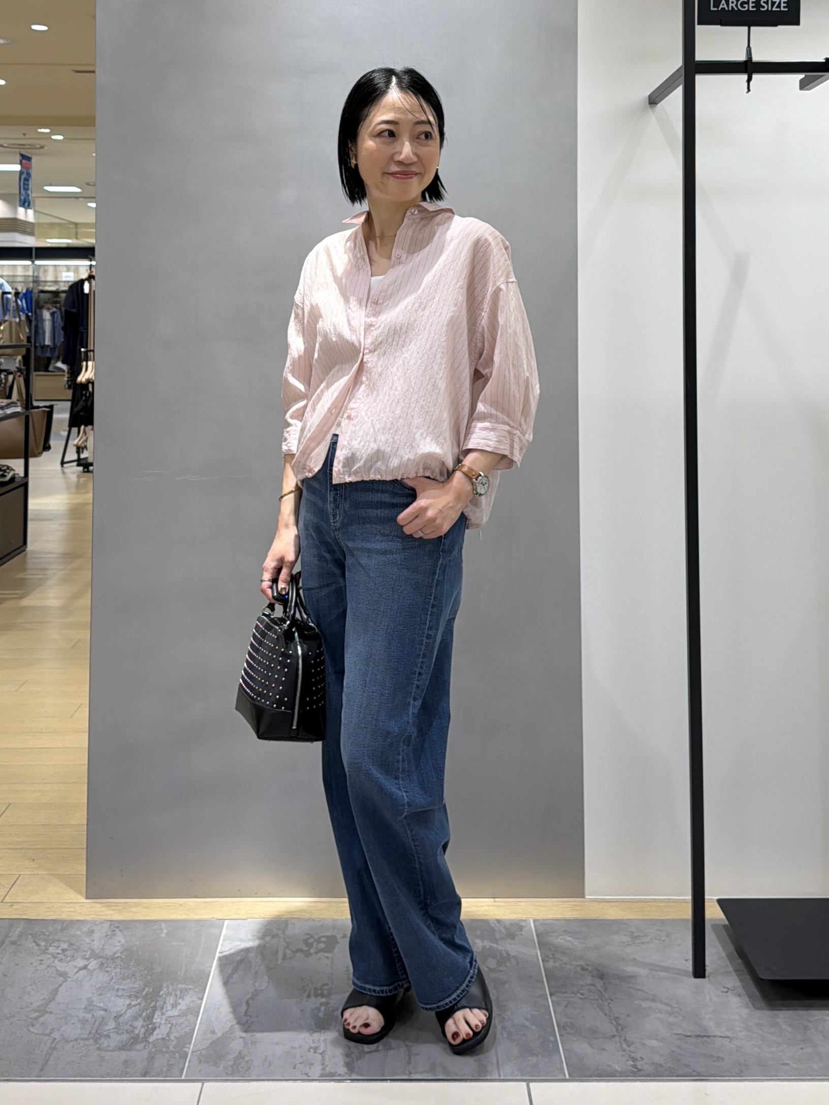 shihoさんの「INDIVI｜【シアー／7分袖】体型カバーゆったりシャツ」を使ったコーディネート