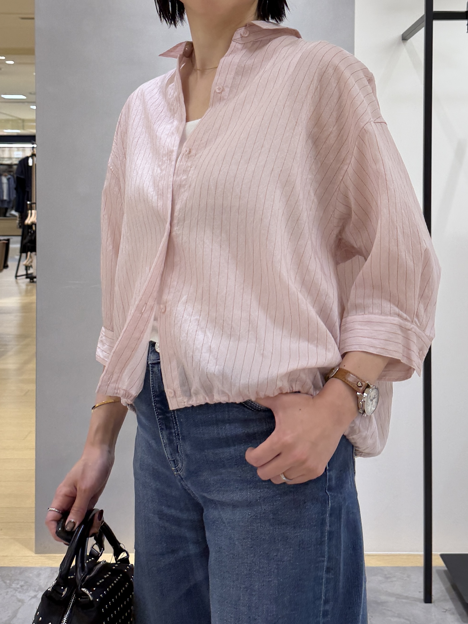 shihoさんの「INDIVI｜【シアー／7分袖】体型カバーゆったりシャツ」を使ったコーディネート