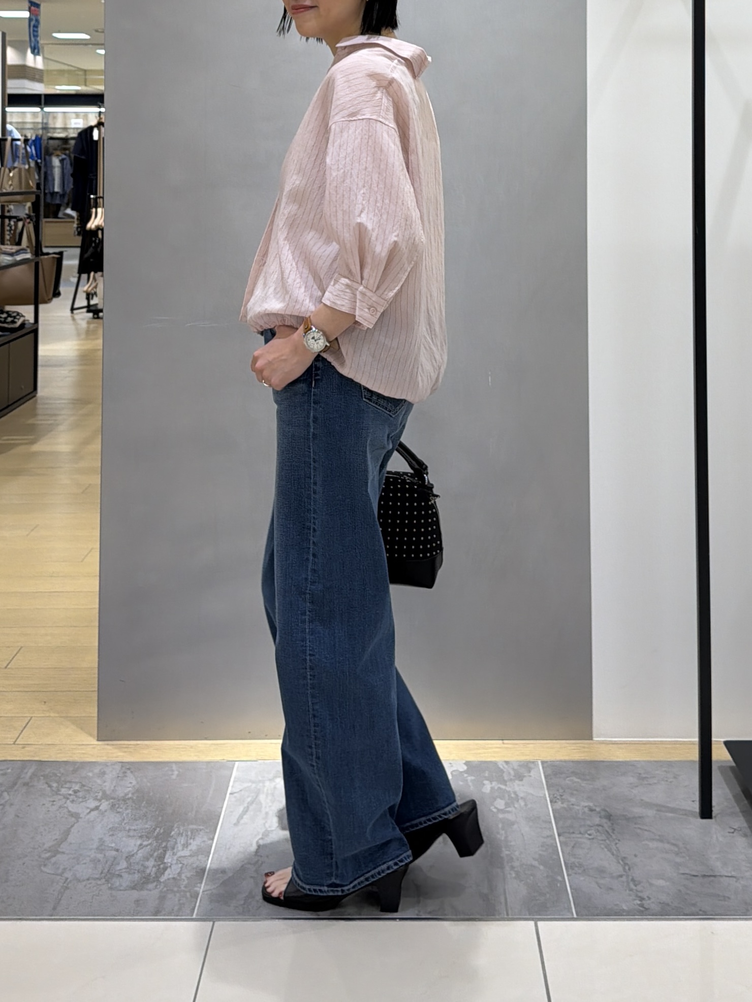 shihoさんの「INDIVI｜【シアー／7分袖】体型カバーゆったりシャツ」を使ったコーディネート
