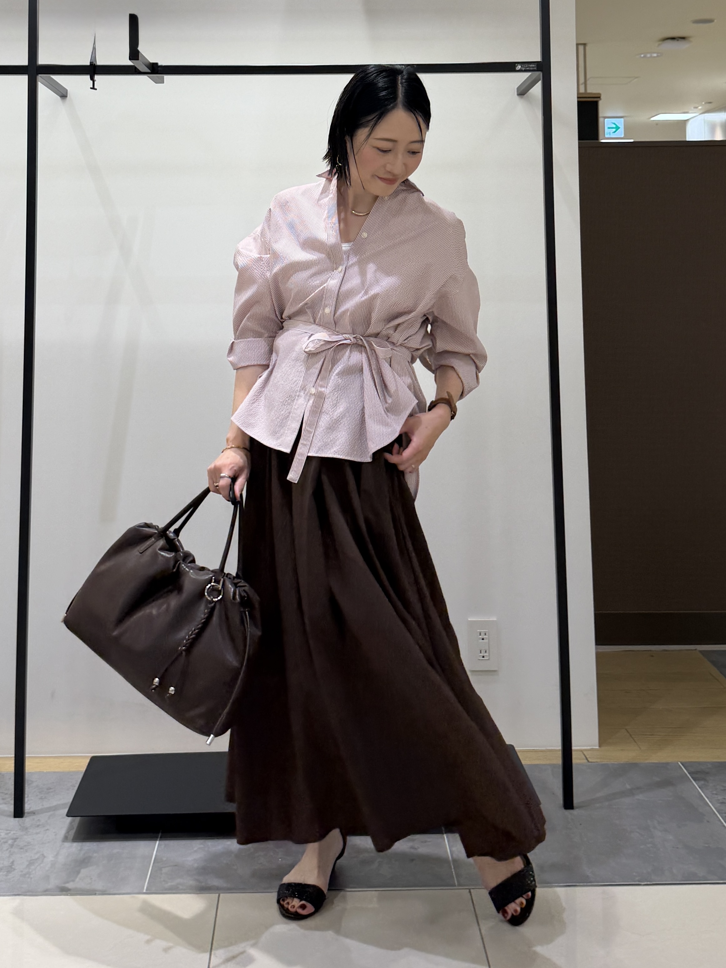 shihoさんの「INDIVI｜【撥水／裏地なし軽量】ギャザーボリュームスカート」を使ったコーディネート