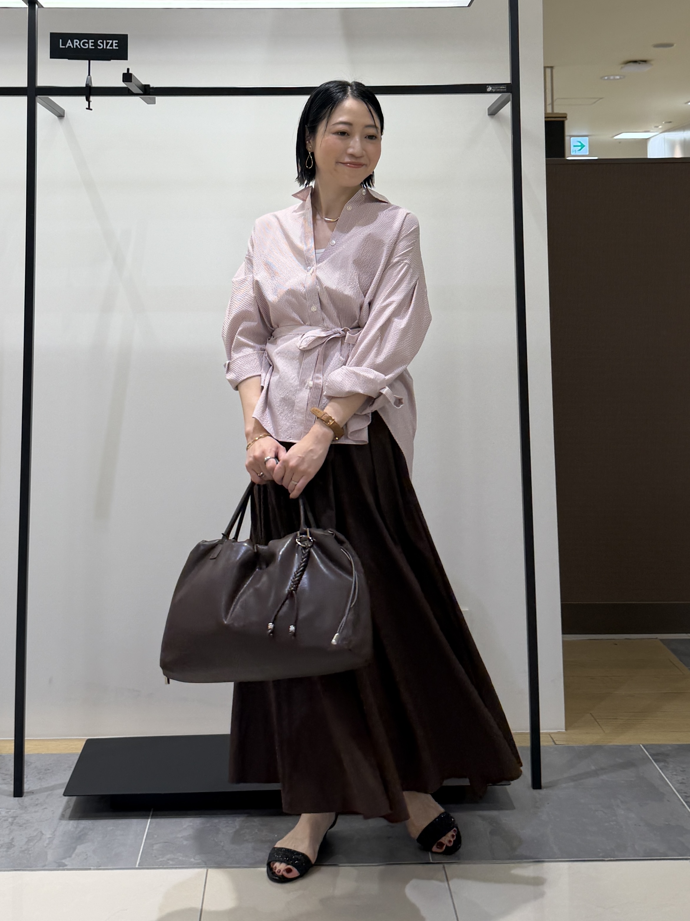 shihoさんの「INDIVI｜【撥水／裏地なし軽量】ギャザーボリュームスカート」を使ったコーディネート