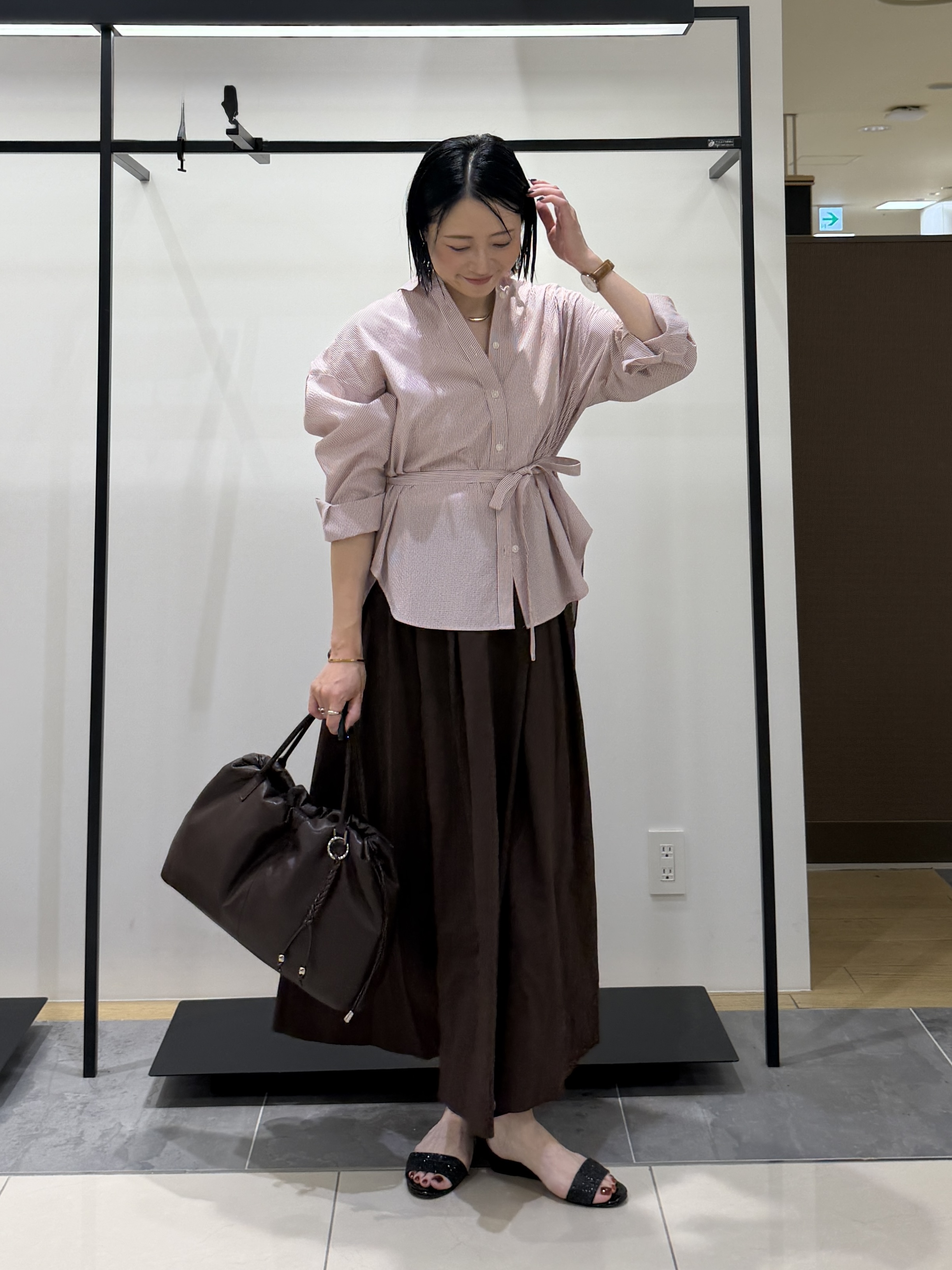 shihoさんの「INDIVI｜【撥水／裏地なし軽量】ギャザーボリュームスカート」を使ったコーディネート