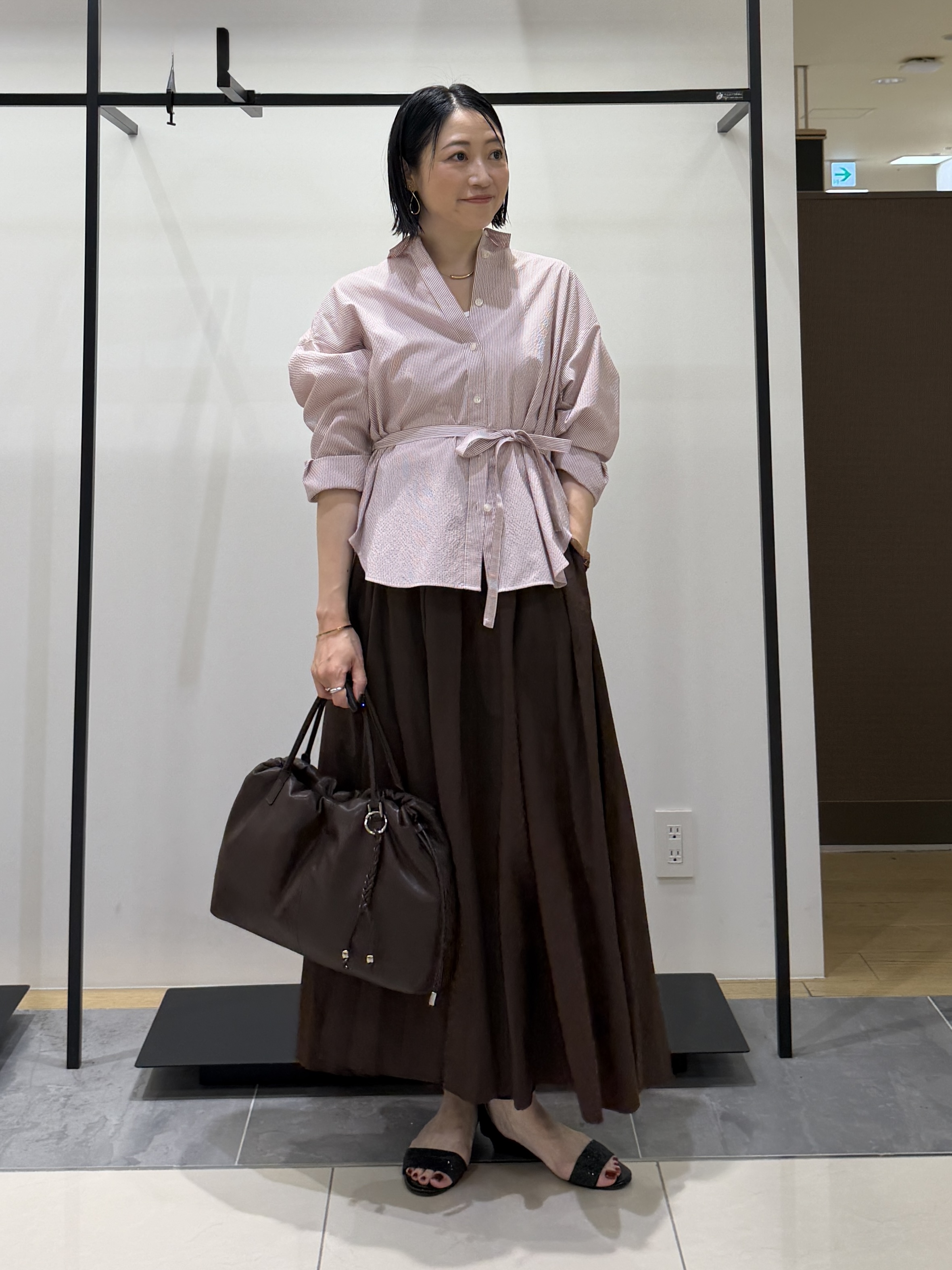 shihoさんの「INDIVI｜【撥水／裏地なし軽量】ギャザーボリュームスカート」を使ったコーディネート