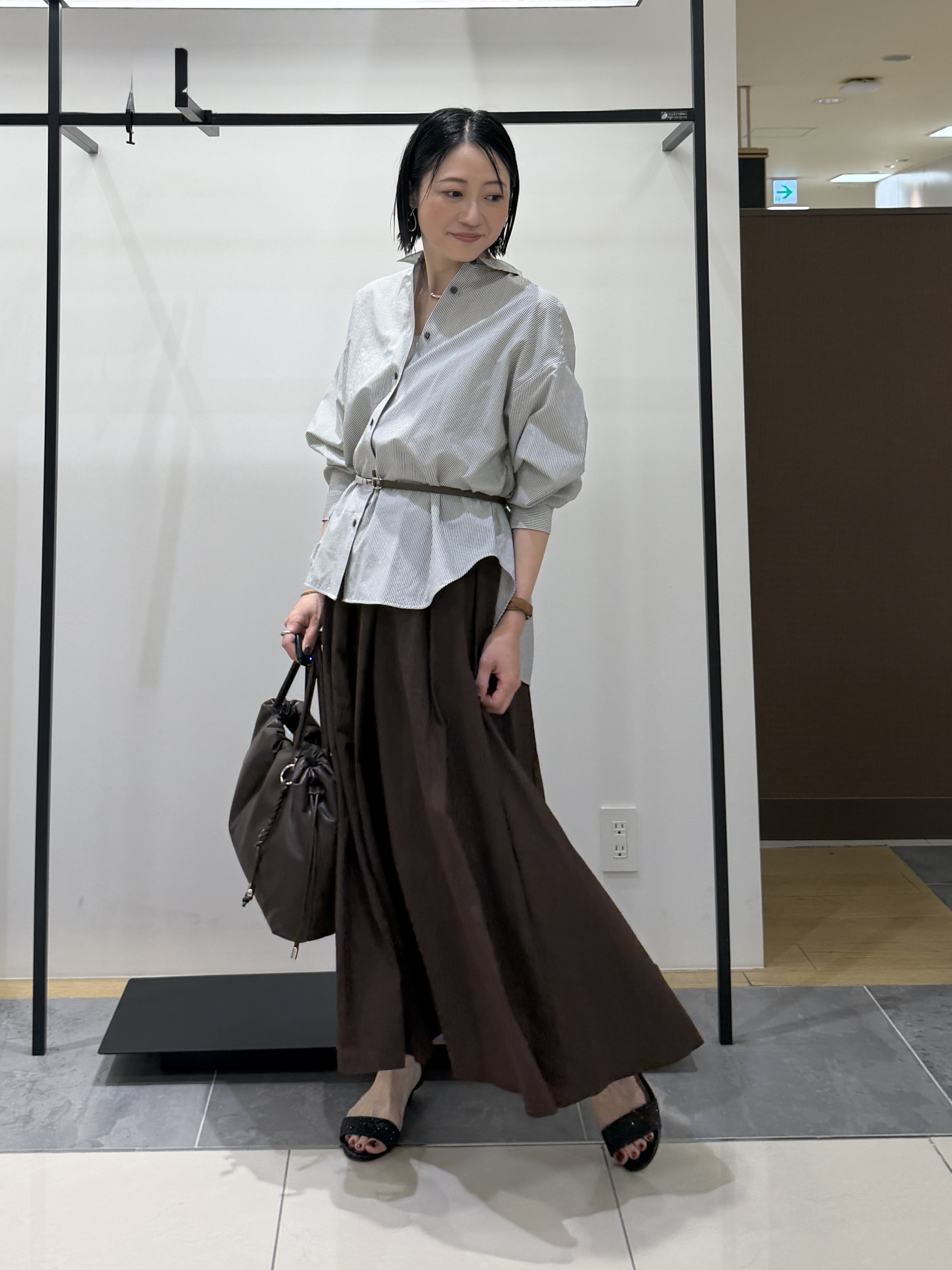 shihoさんの「INDIVI｜【撥水／裏地なし軽量】ギャザーボリュームスカート」を使ったコーディネート