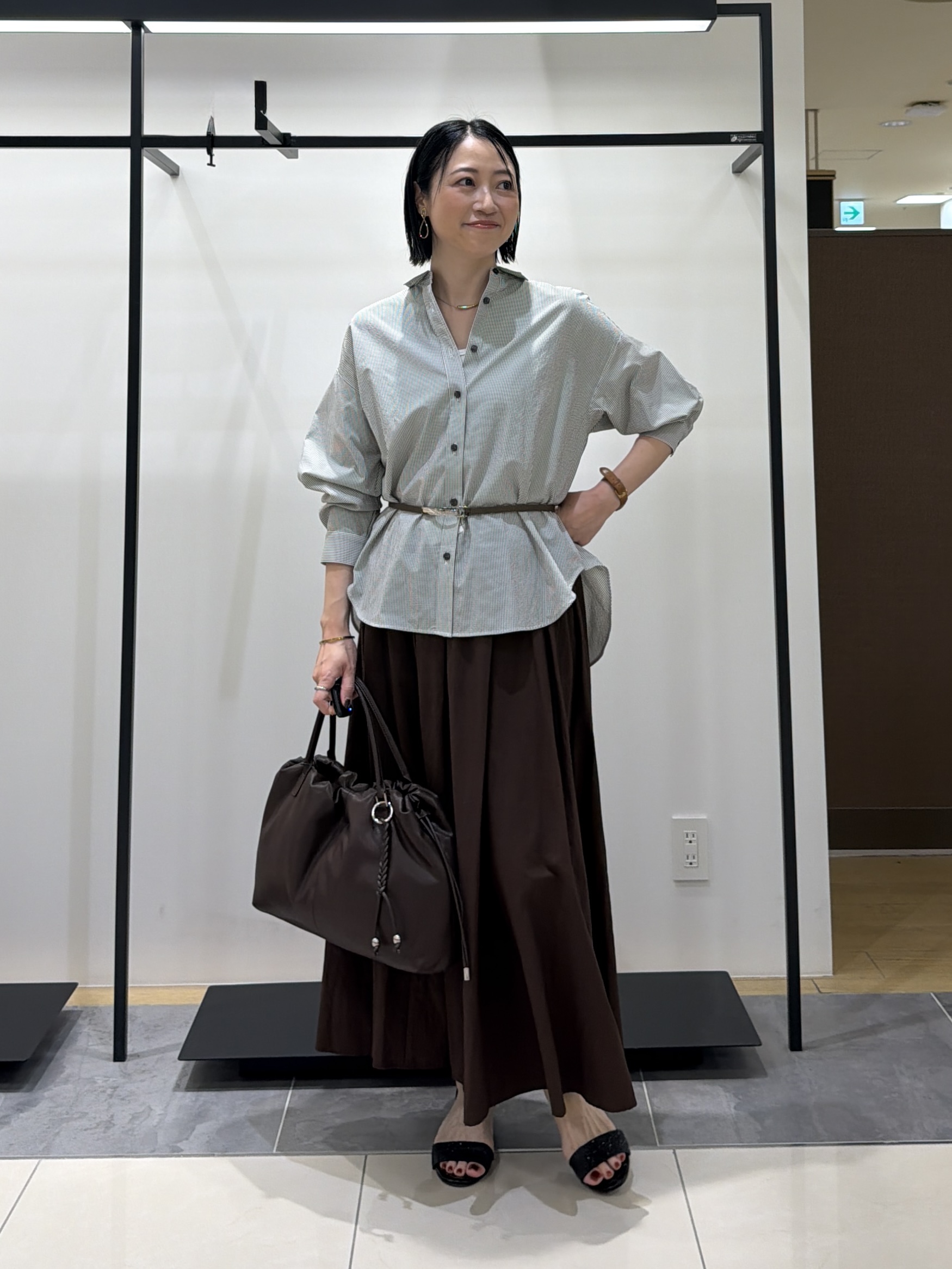 shihoさんの「INDIVI｜【撥水／裏地なし軽量】ギャザーボリュームスカート」を使ったコーディネート