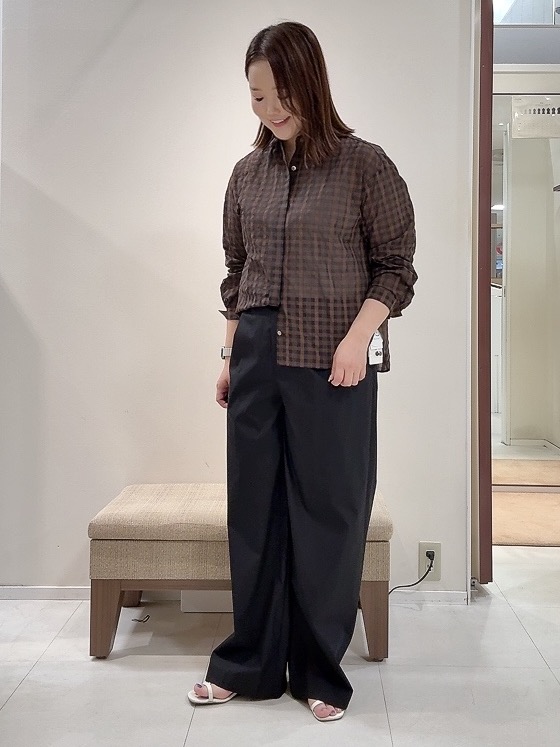YUIさんの「UNTITLED｜シアーチェックシャツブラウス」を使ったコーディネート