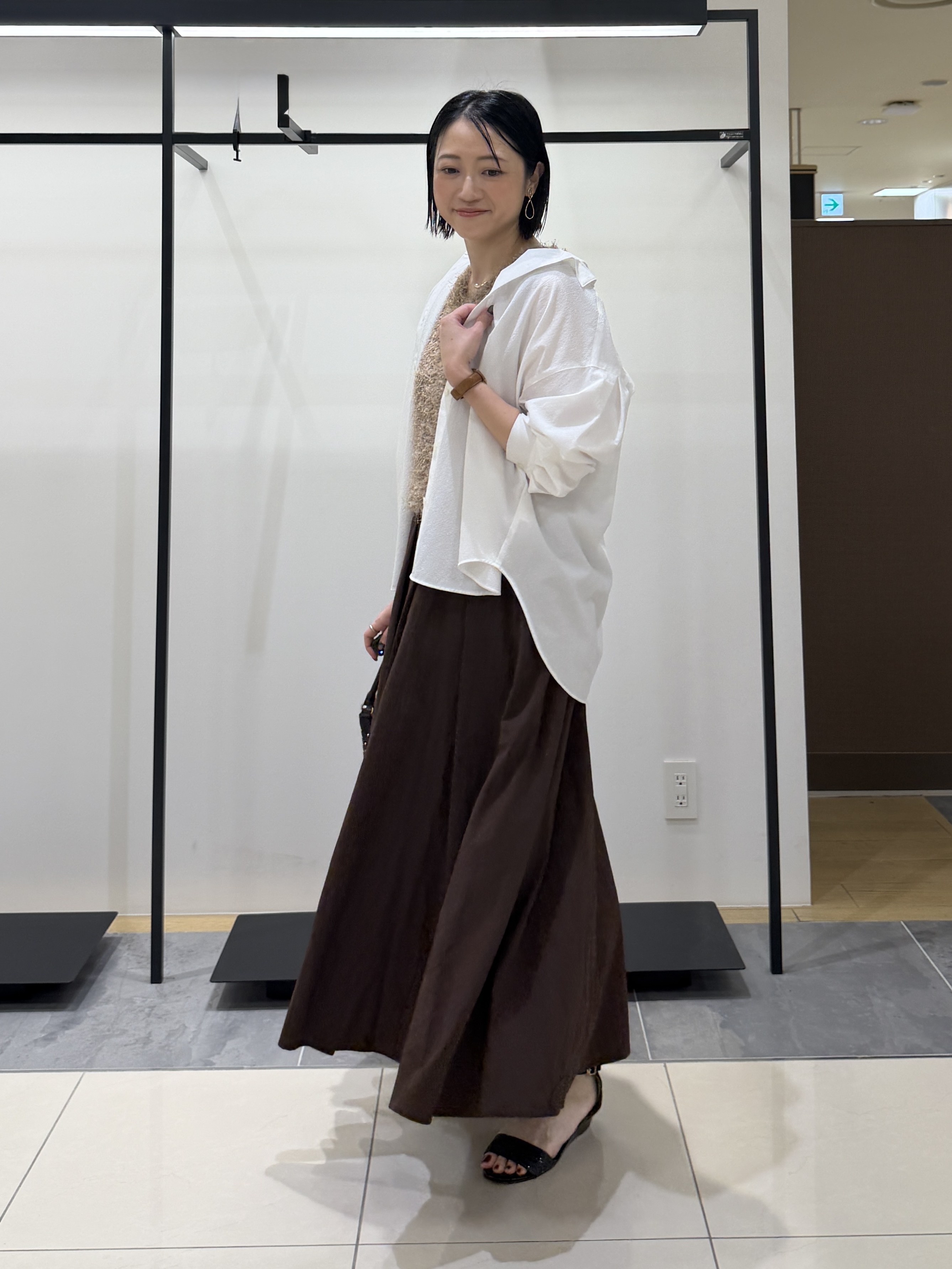 shihoさんの「INDIVI｜【洗える】ファンシーヤーンVネックニットベスト」を使ったコーディネート