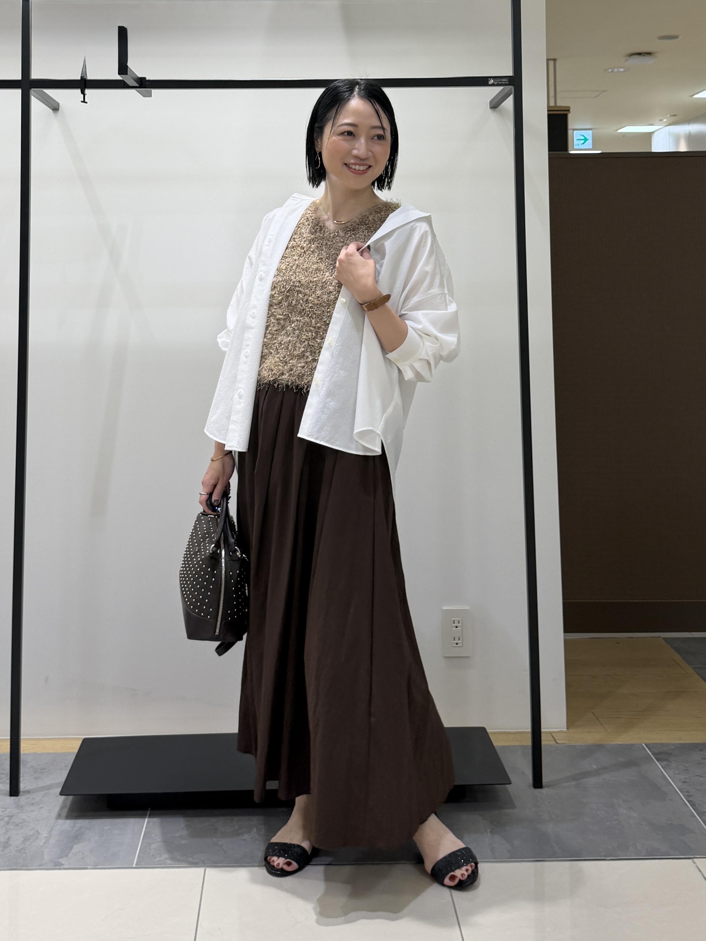shihoさんの「INDIVI｜【洗える】ファンシーヤーンVネックニットベスト」を使ったコーディネート