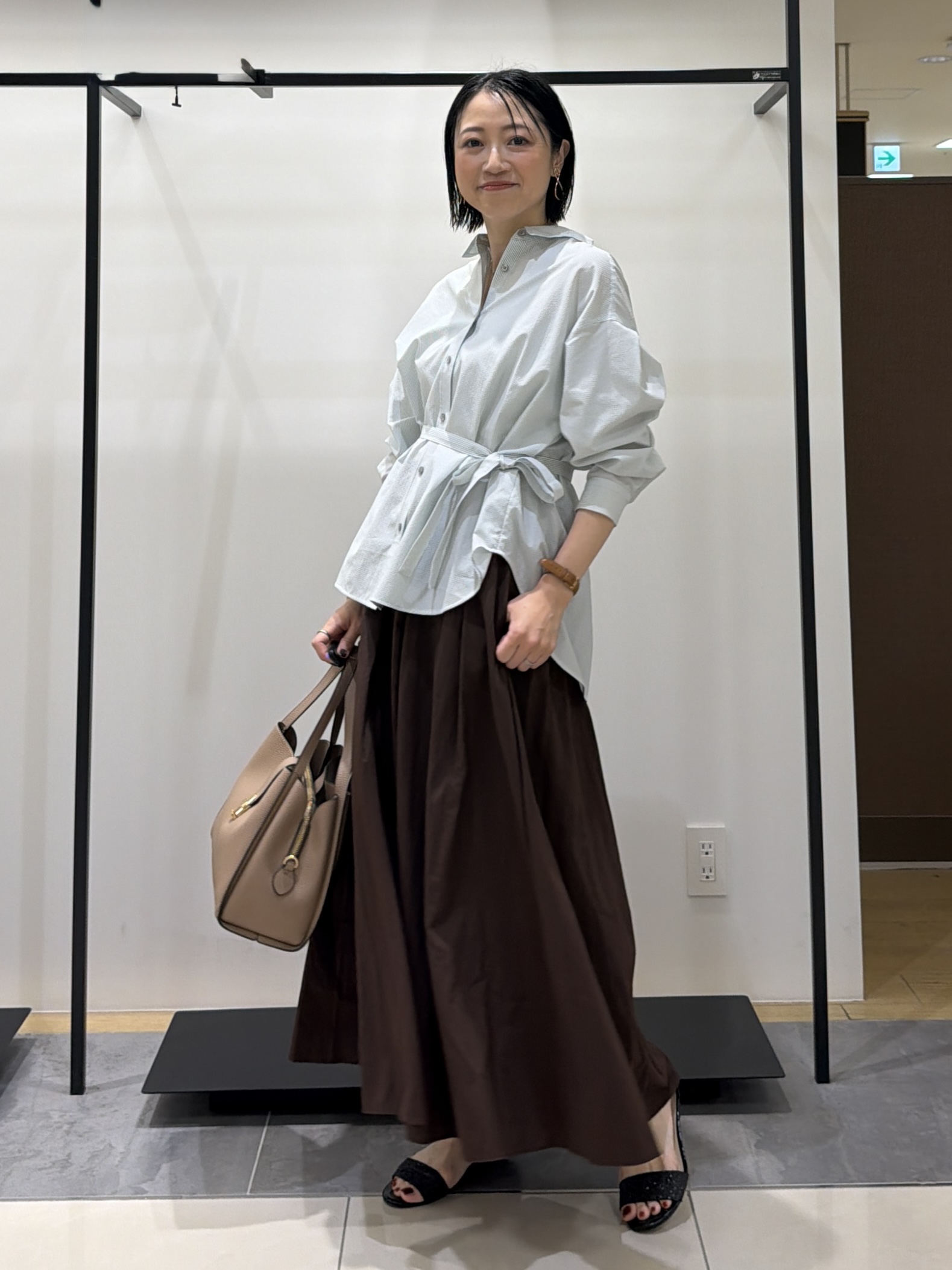 shihoさんの「INDIVI｜【UVケア／接触冷感／ベルト付】サッカー素材シャツ」を使ったコーディネート
