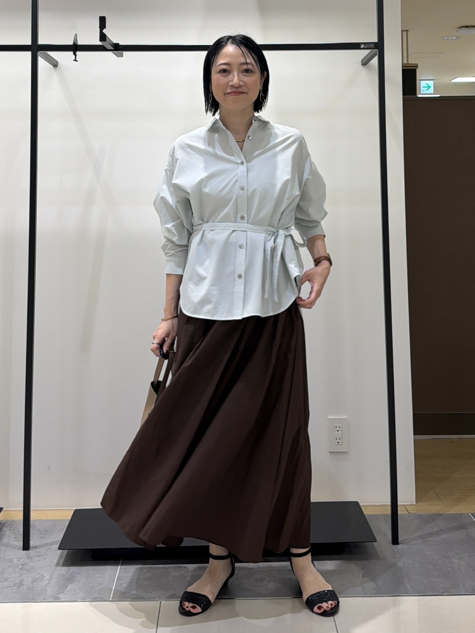 shihoさんの「INDIVI｜【UVケア／接触冷感／ベルト付】サッカー素材シャツ」を使ったコーディネート