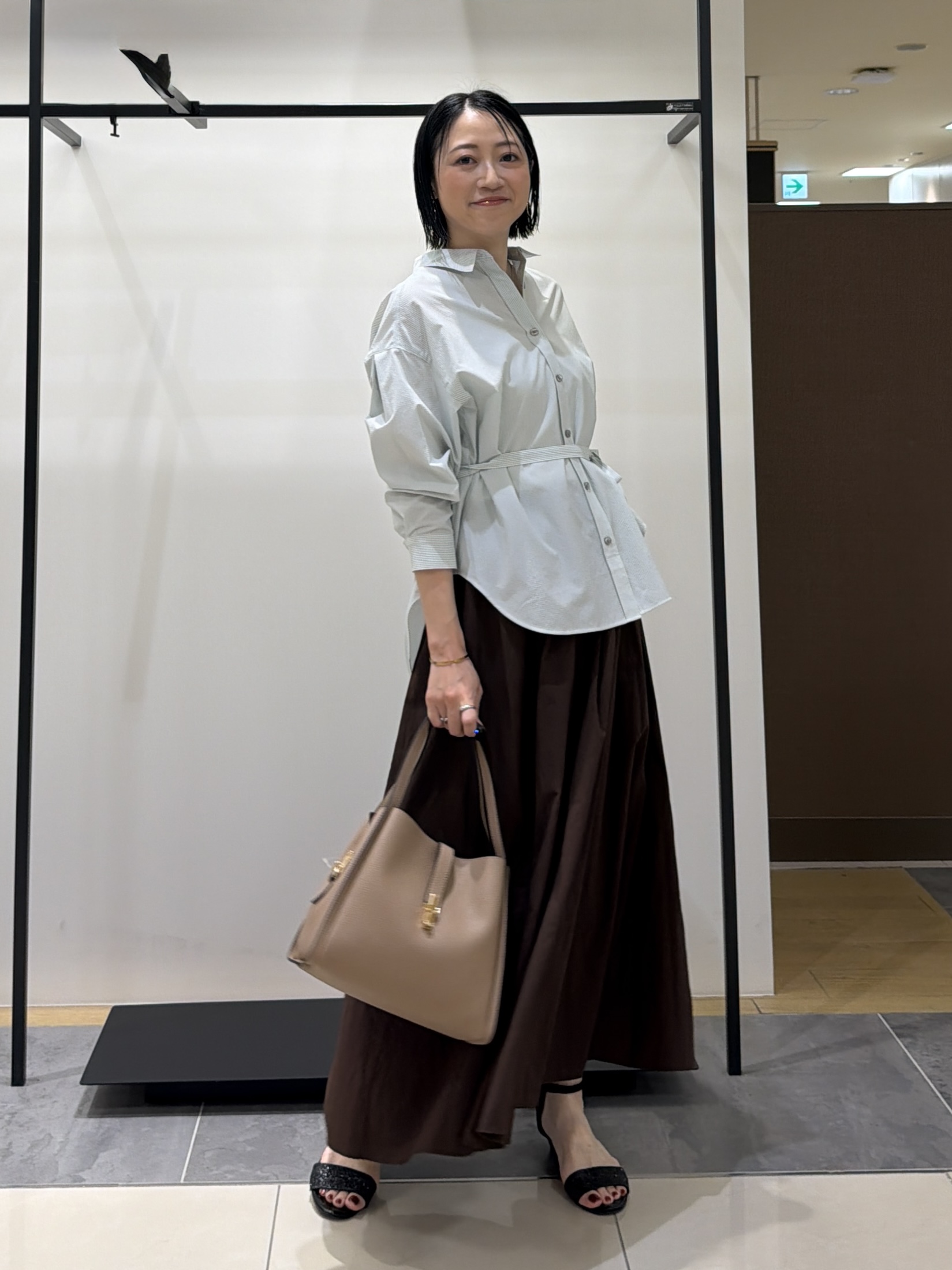 shihoさんの「INDIVI｜【UVケア／接触冷感／ベルト付】サッカー素材シャツ」を使ったコーディネート
