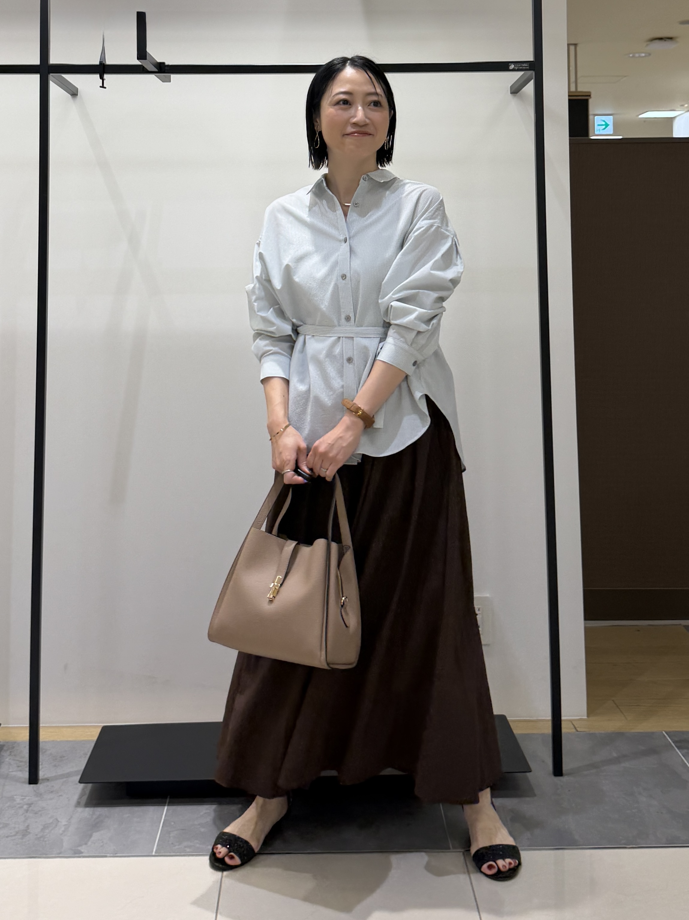 shihoさんの「INDIVI｜【UVケア／接触冷感／ベルト付】サッカー素材シャツ」を使ったコーディネート