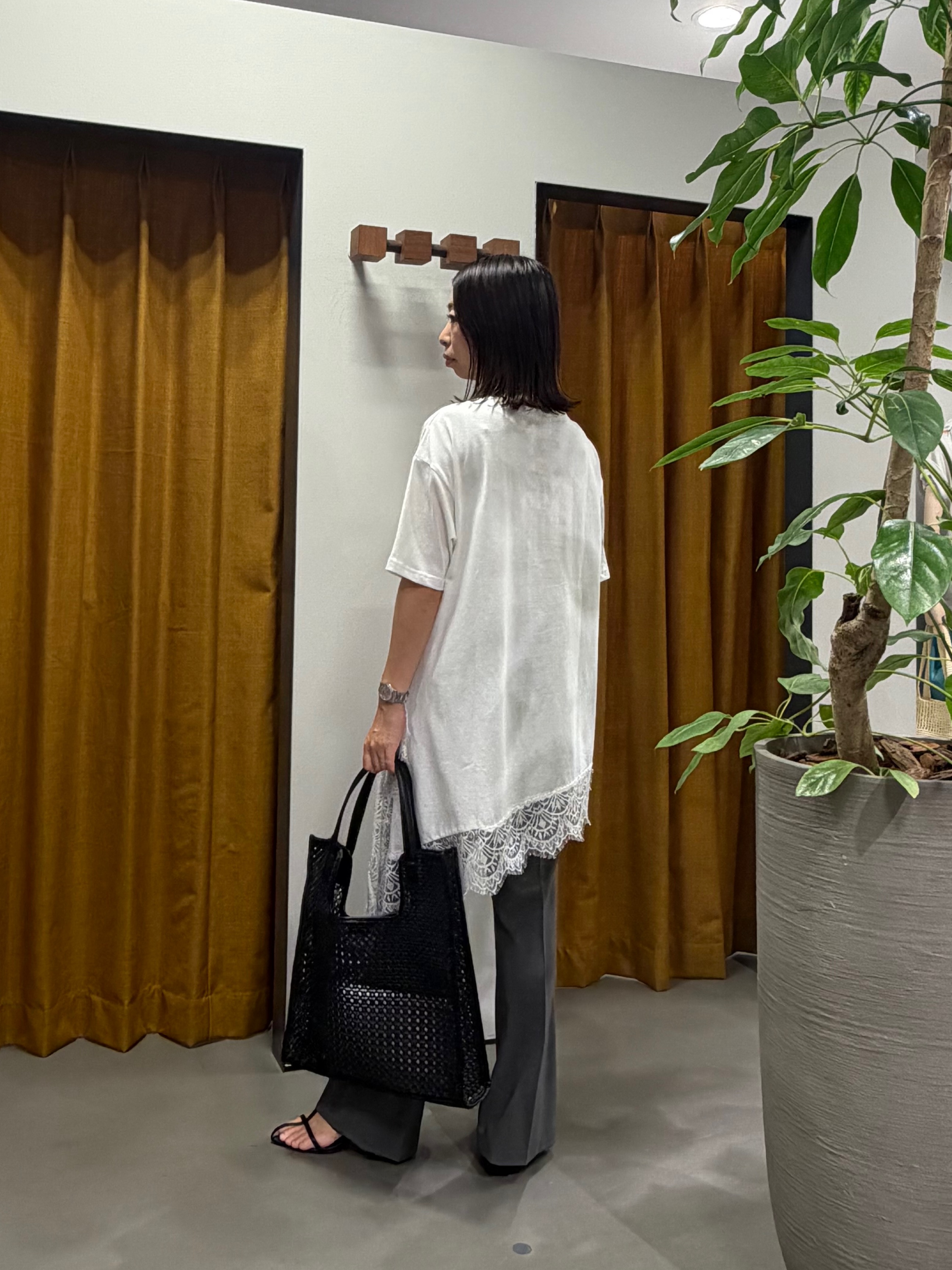 Mikoさんの「INDIVI｜裾レースアシメカットソー」を使ったコーディネート